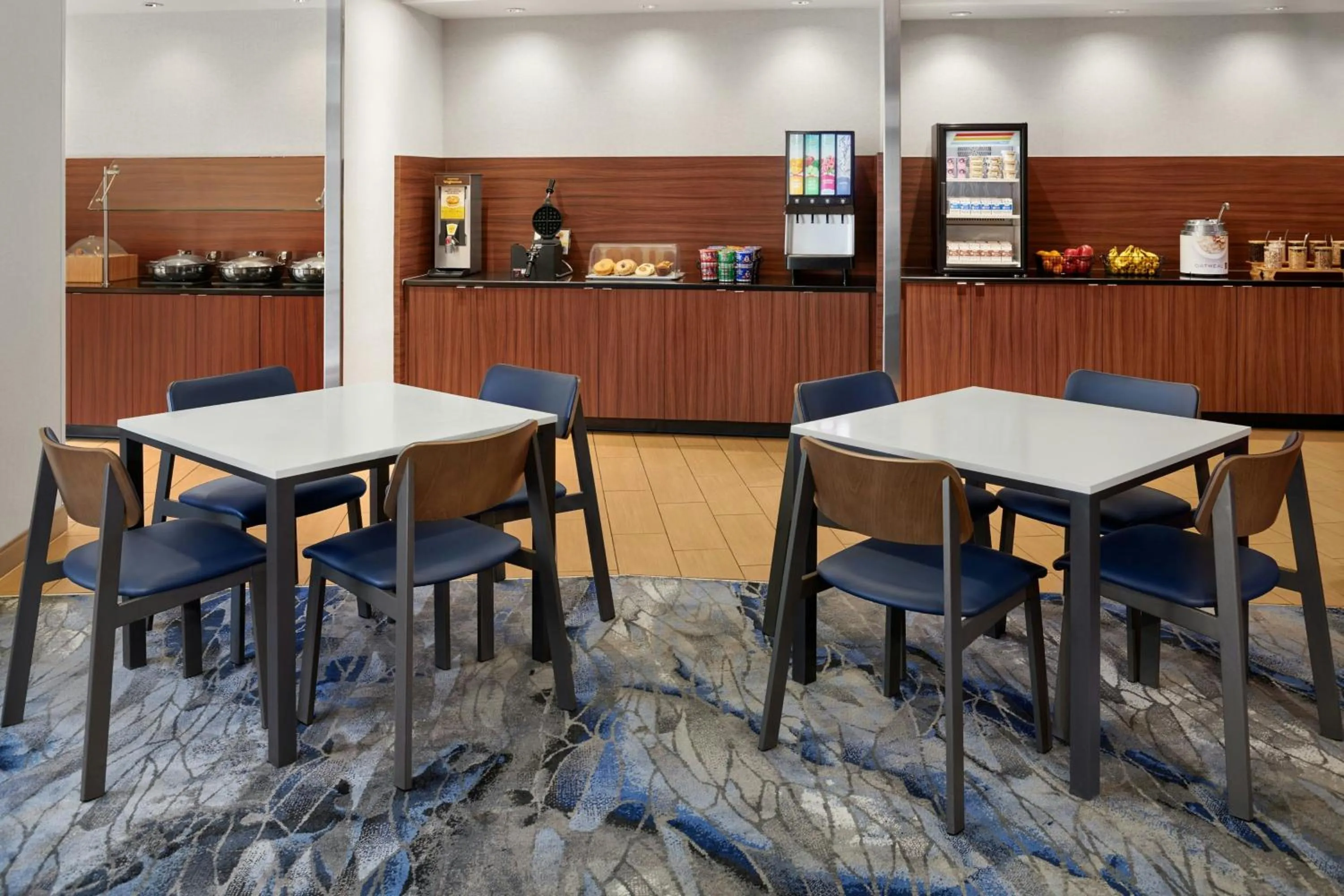 Breakfast in Fairfield Inn & Suites by Marriott Charlotte Airport