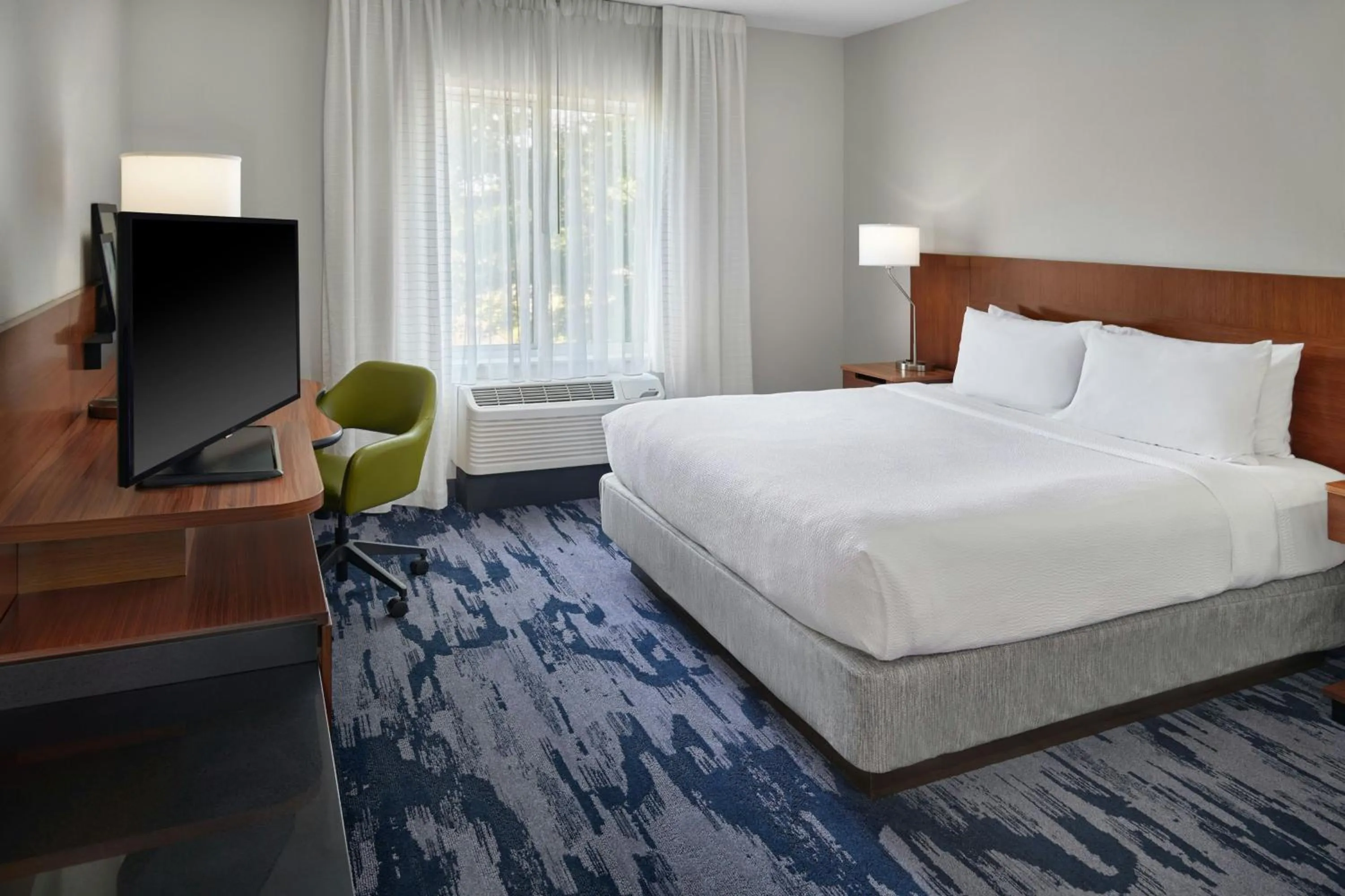 Photo of the whole room, Bed in Fairfield Inn & Suites by Marriott Charlotte Airport