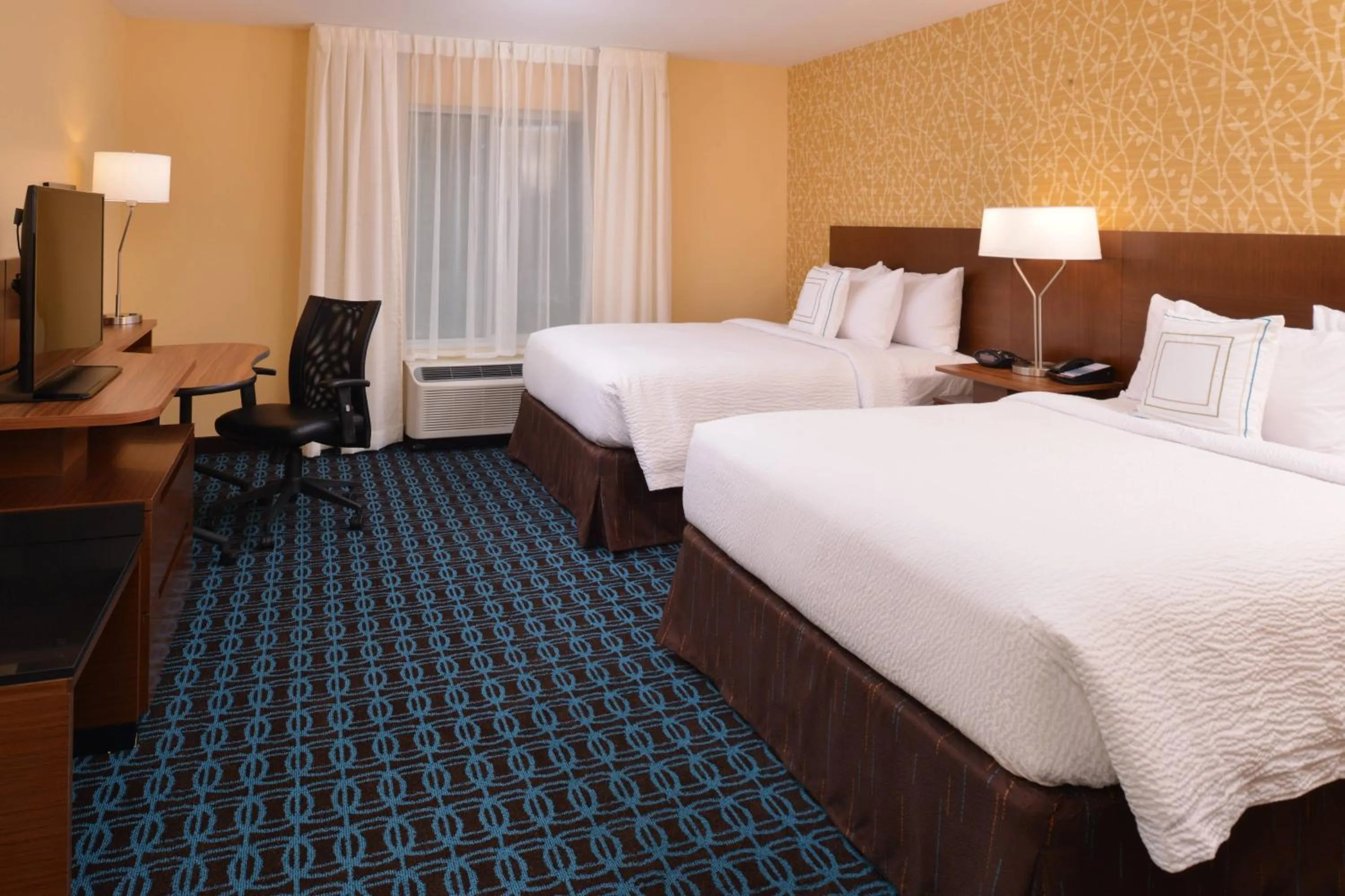 Photo of the whole room, Bed in Fairfield Inn & Suites by Marriott Fremont
