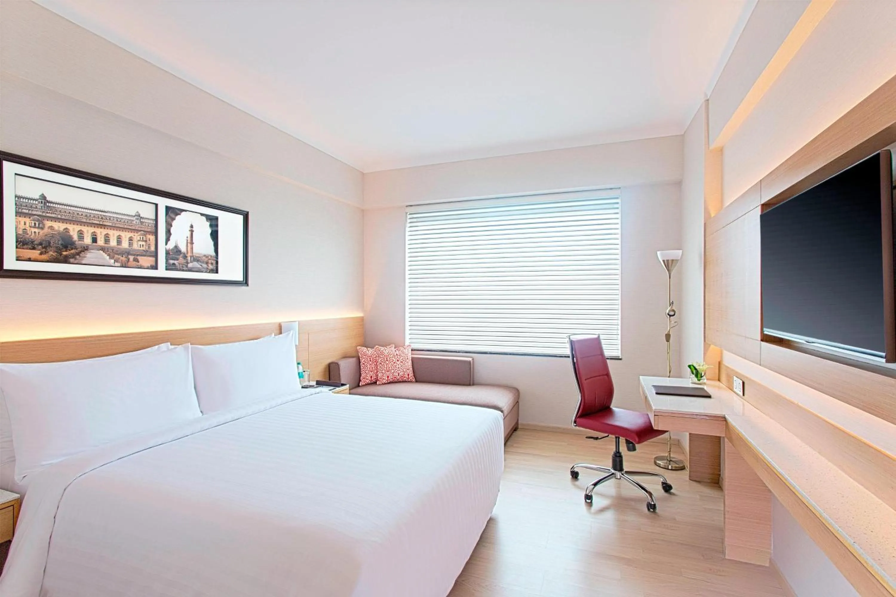 Photo of the whole room, Bed in Fairfield by Marriott Lucknow