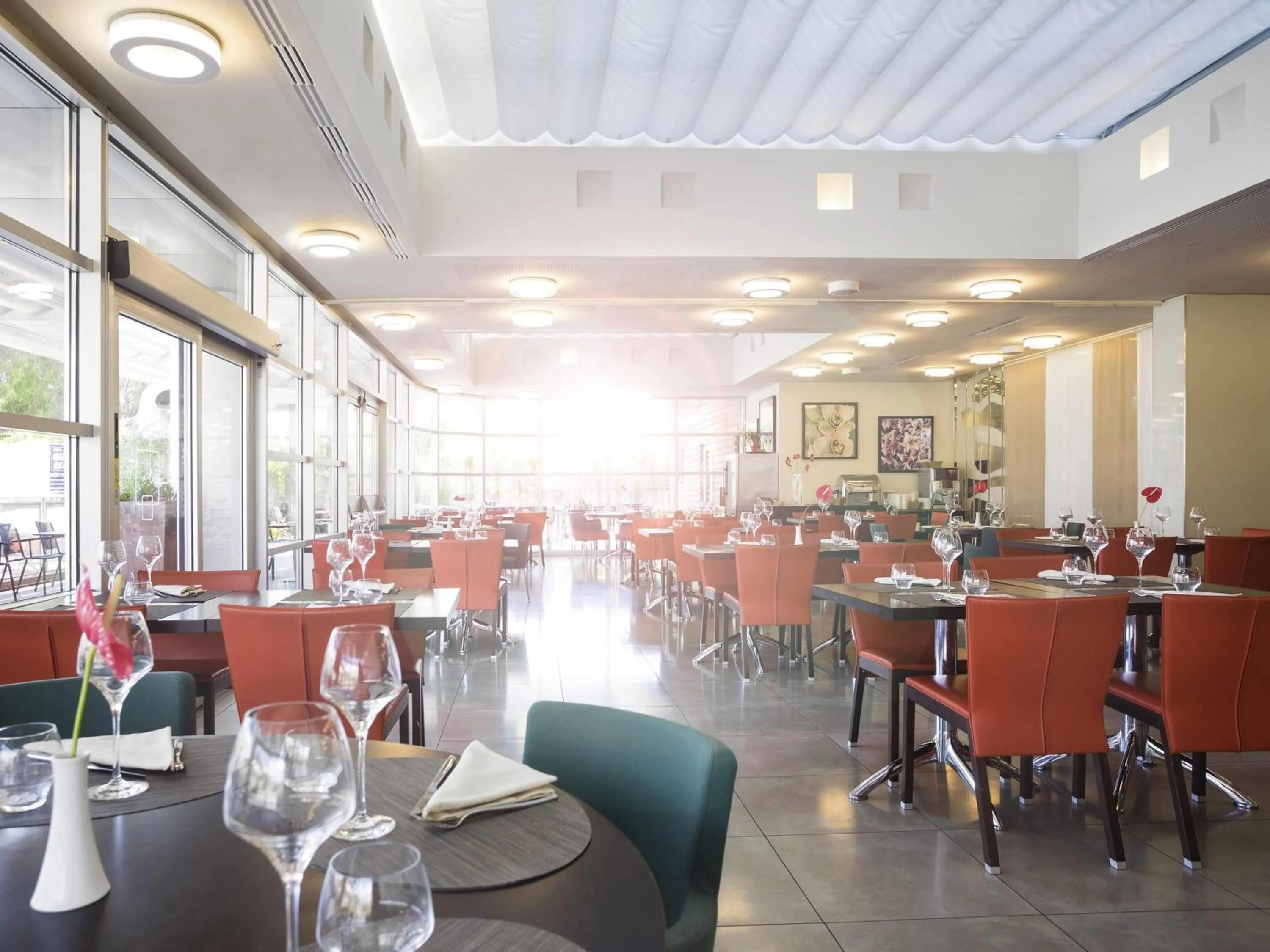 Restaurant/places to eat in Novotel Salerno Est Arechi