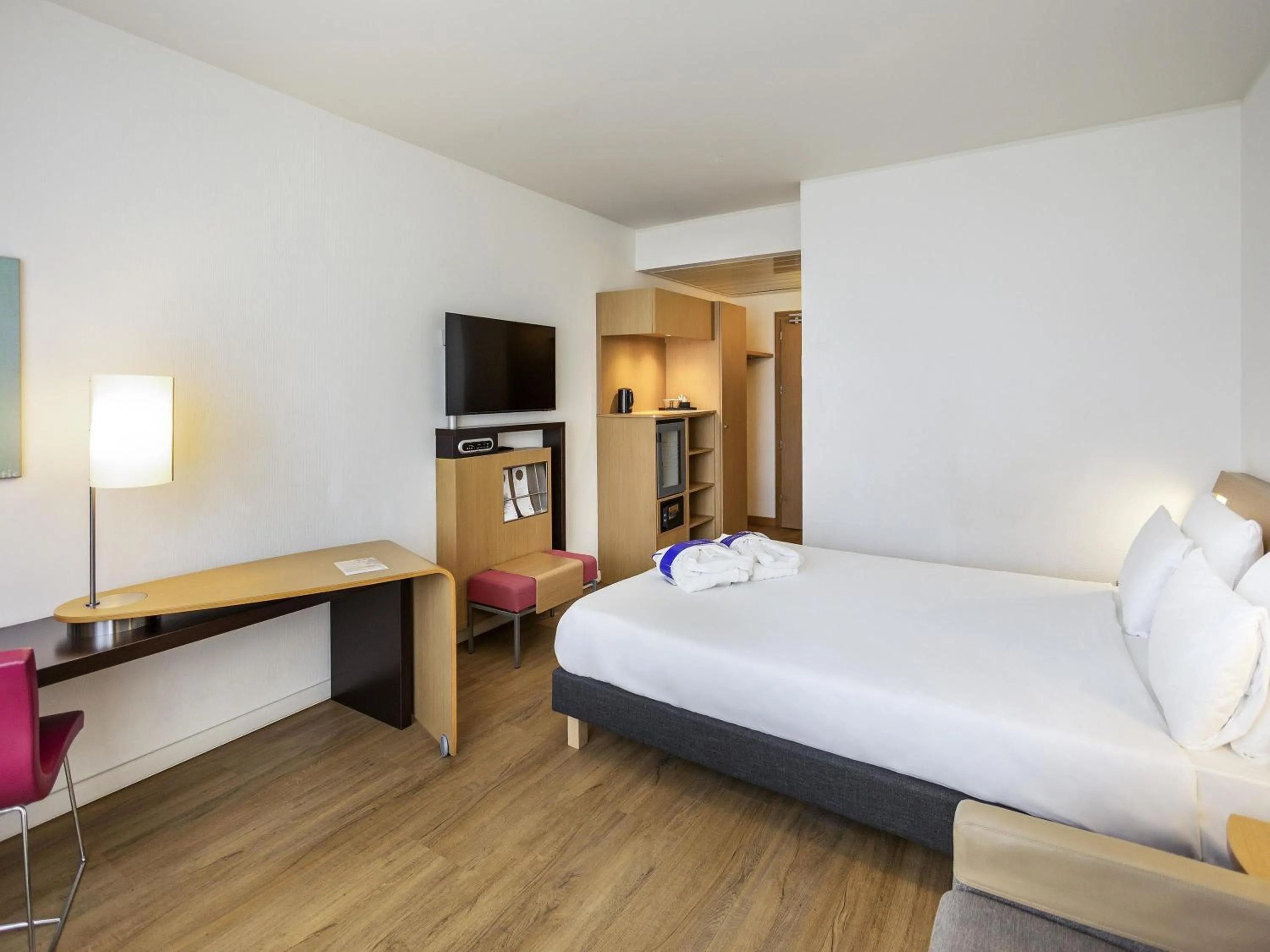 Bedroom, Bed in Novotel Salerno Est Arechi