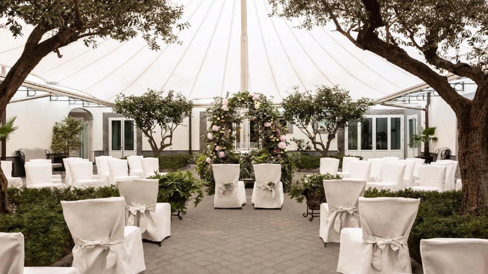 wedding in Palazzo Caracciolo Naples