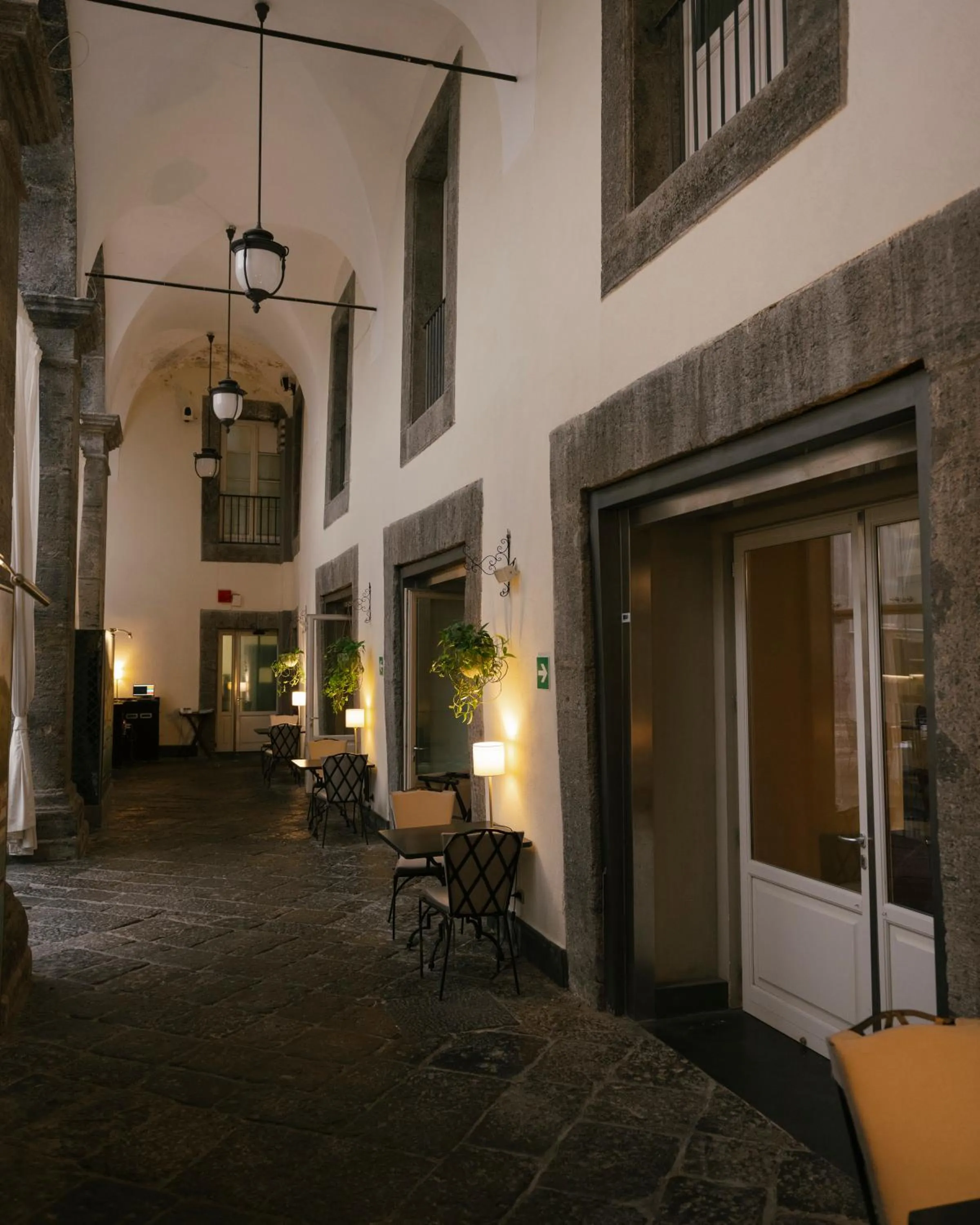 Restaurant/places to eat in Palazzo Caracciolo Naples