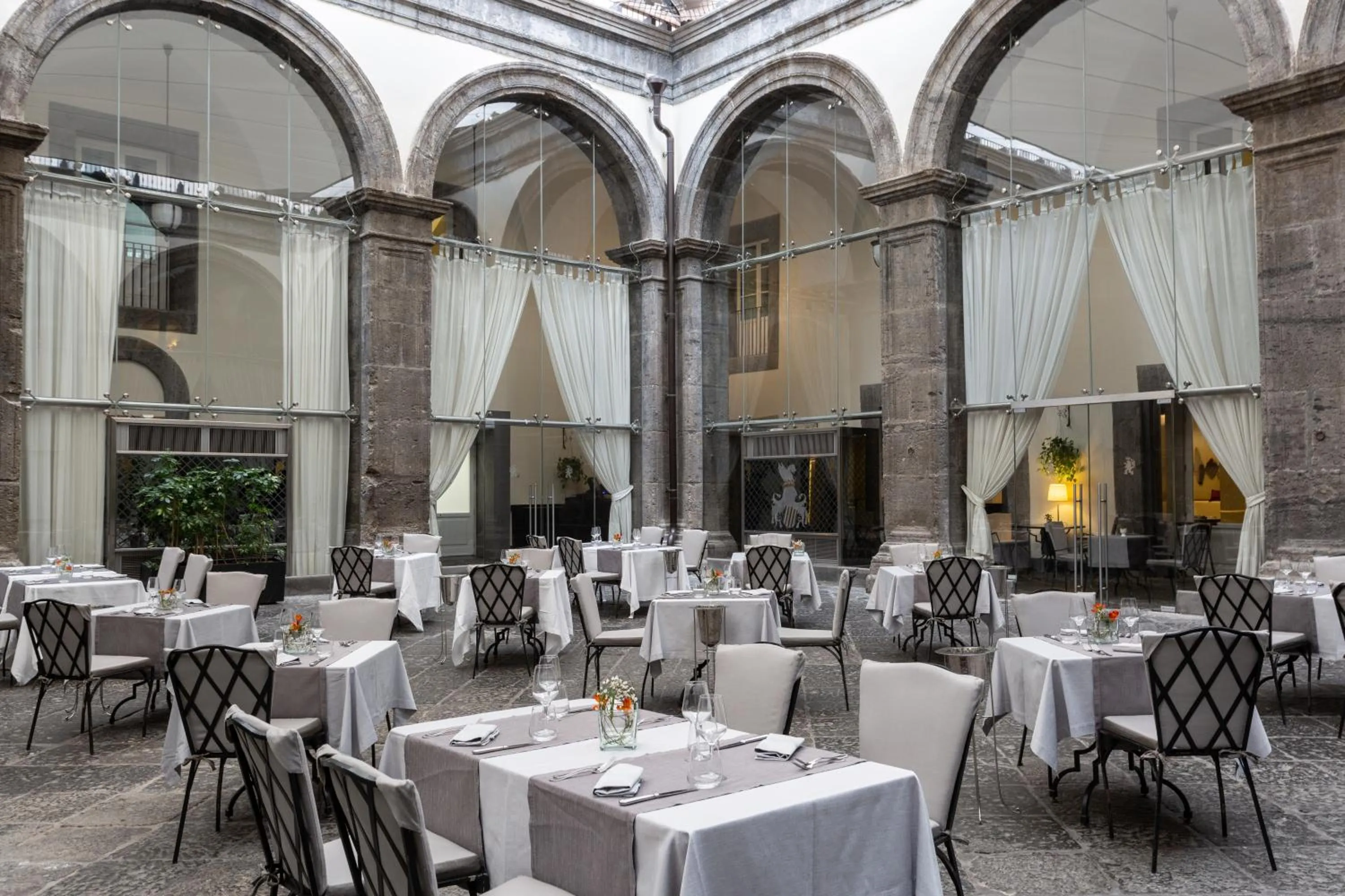 Restaurant/places to eat in Palazzo Caracciolo Naples