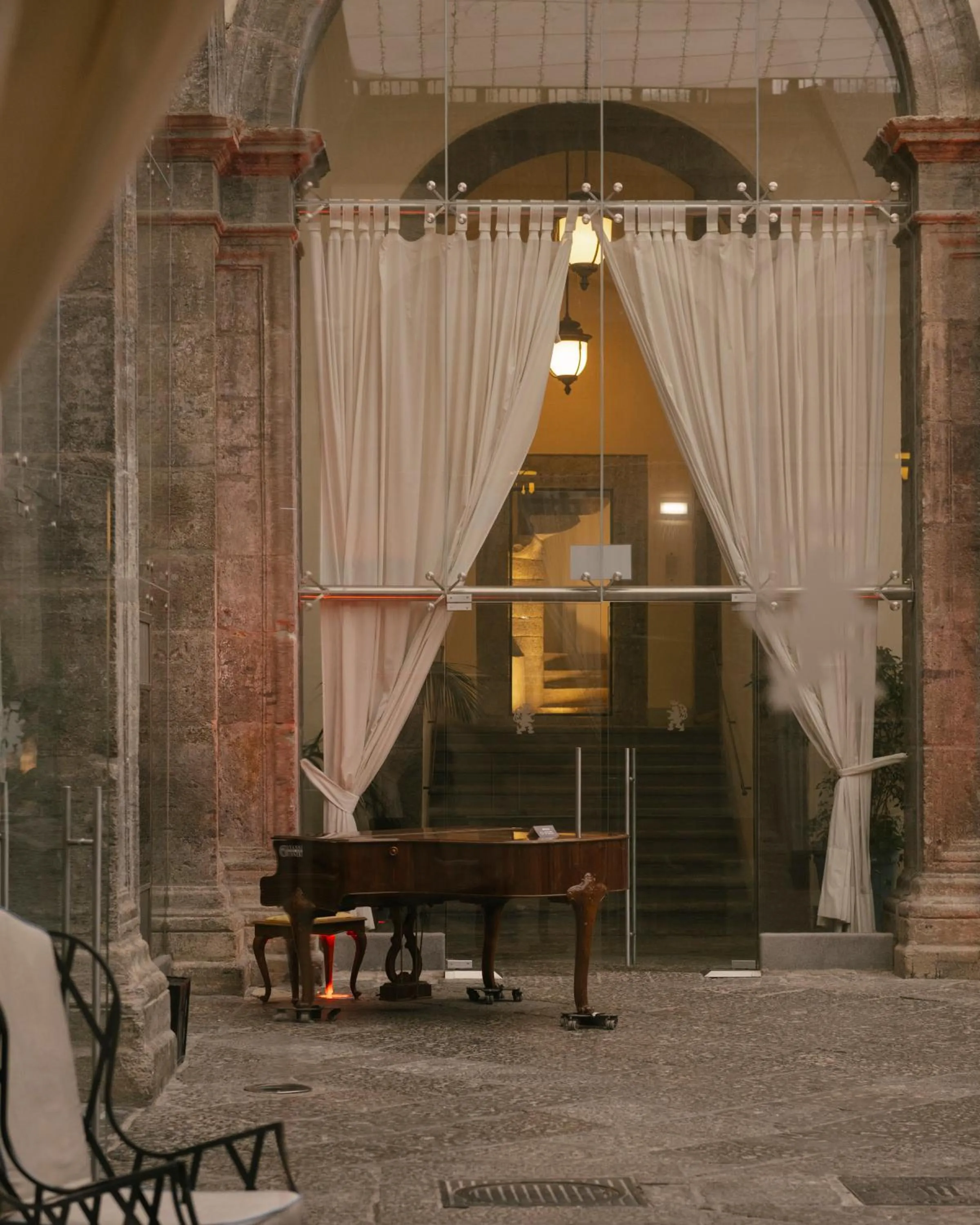 Restaurant/places to eat in Palazzo Caracciolo Naples