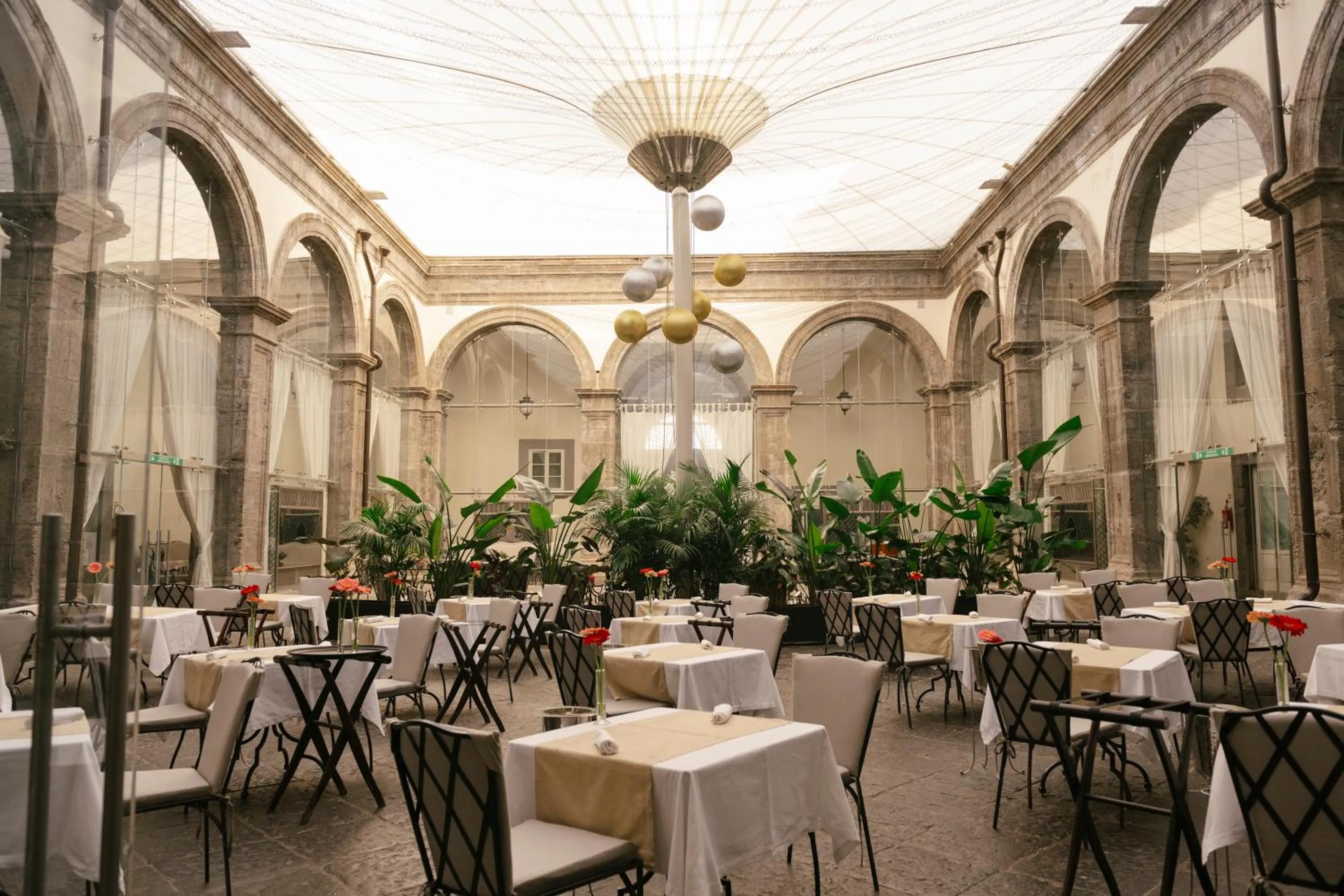 Restaurant/places to eat in Palazzo Caracciolo Naples