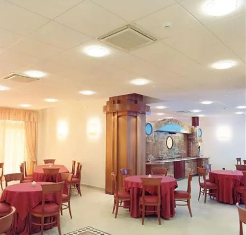 Restaurant/places to eat in Hotel Daniela