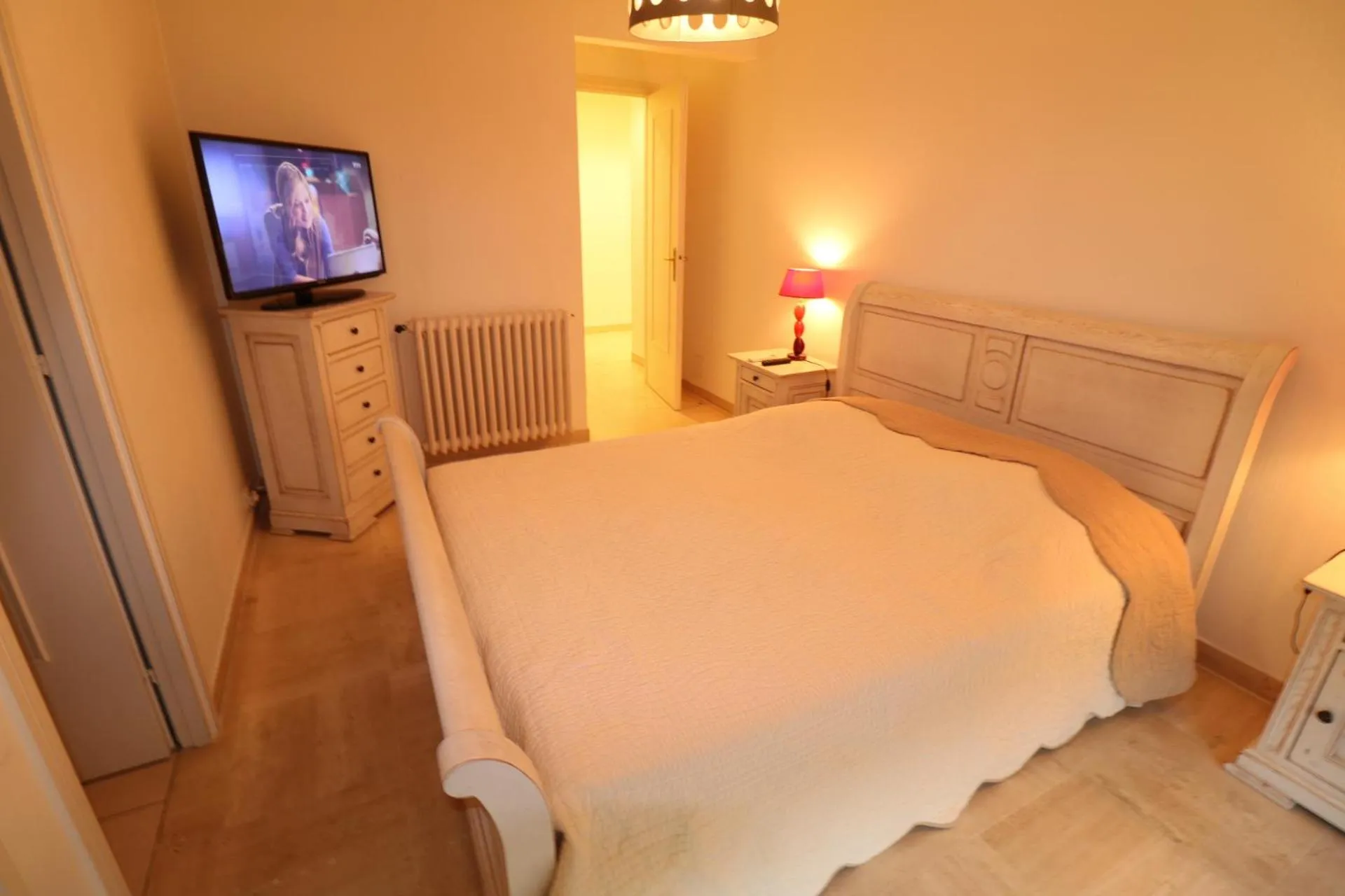 Bed in 2 bedroom & studio Palais Royal 2 mins from Croisette and Carlton