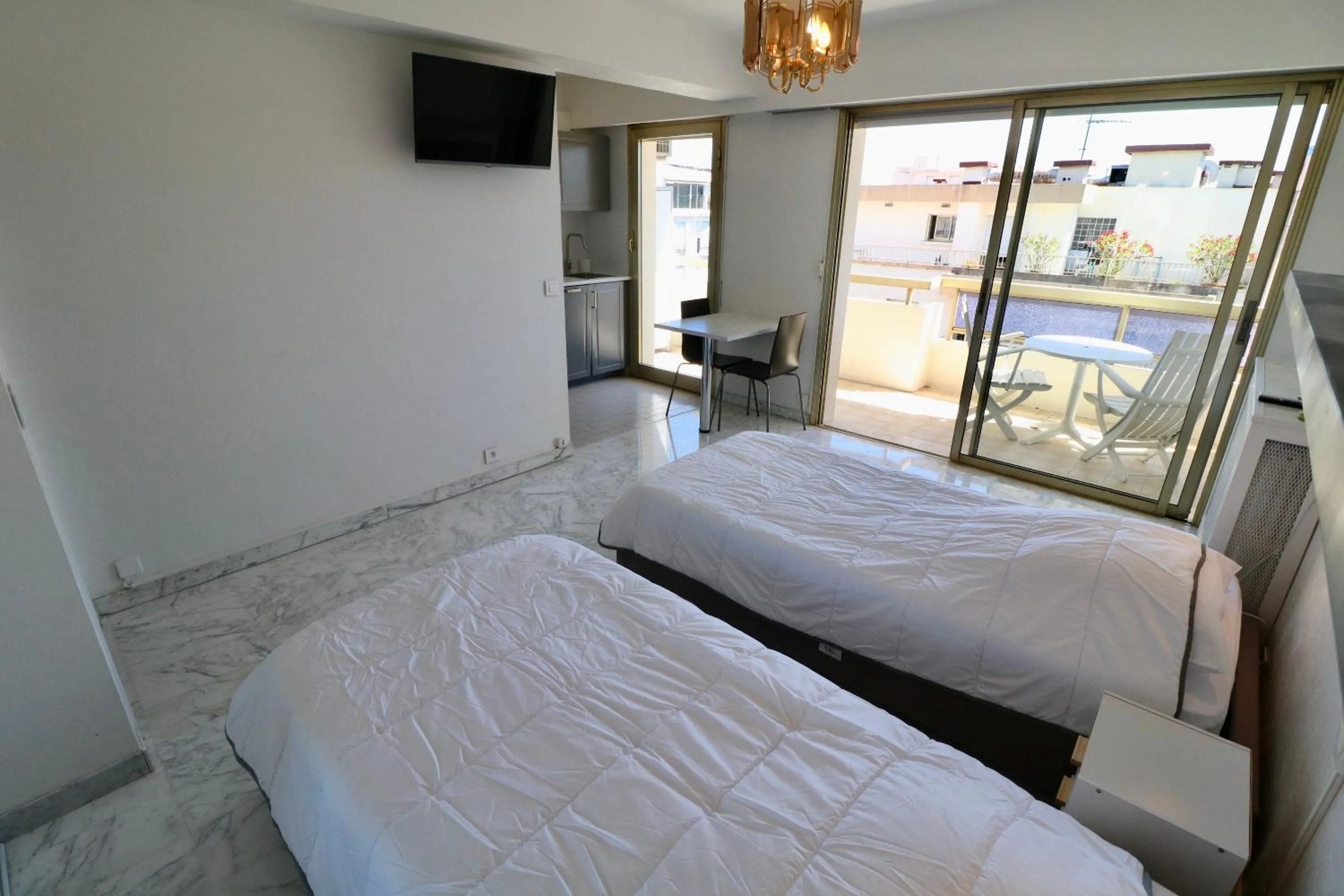 Bed in 2 bedroom & studio Palais Royal 2 mins from Croisette and Carlton