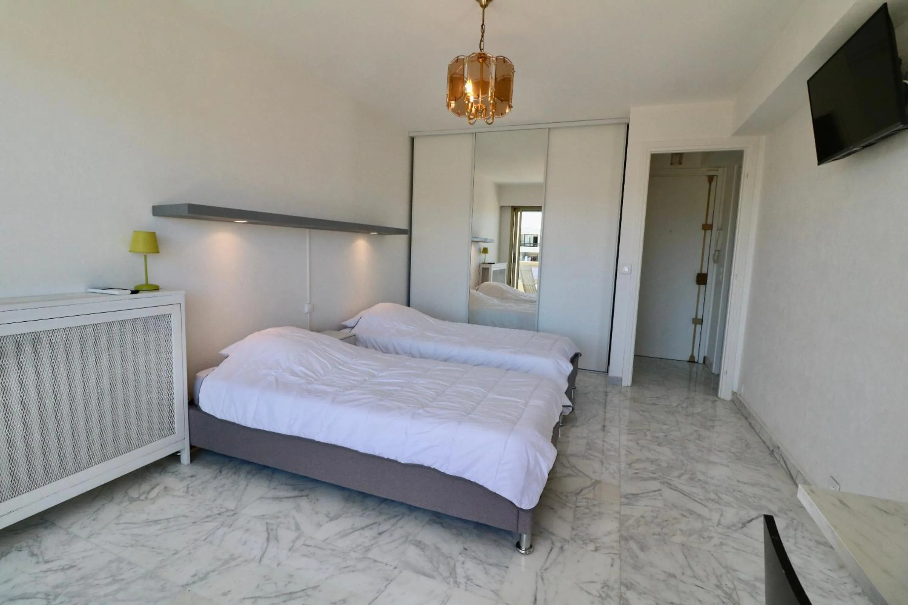 Bed in 2 bedroom & studio Palais Royal 2 mins from Croisette and Carlton
