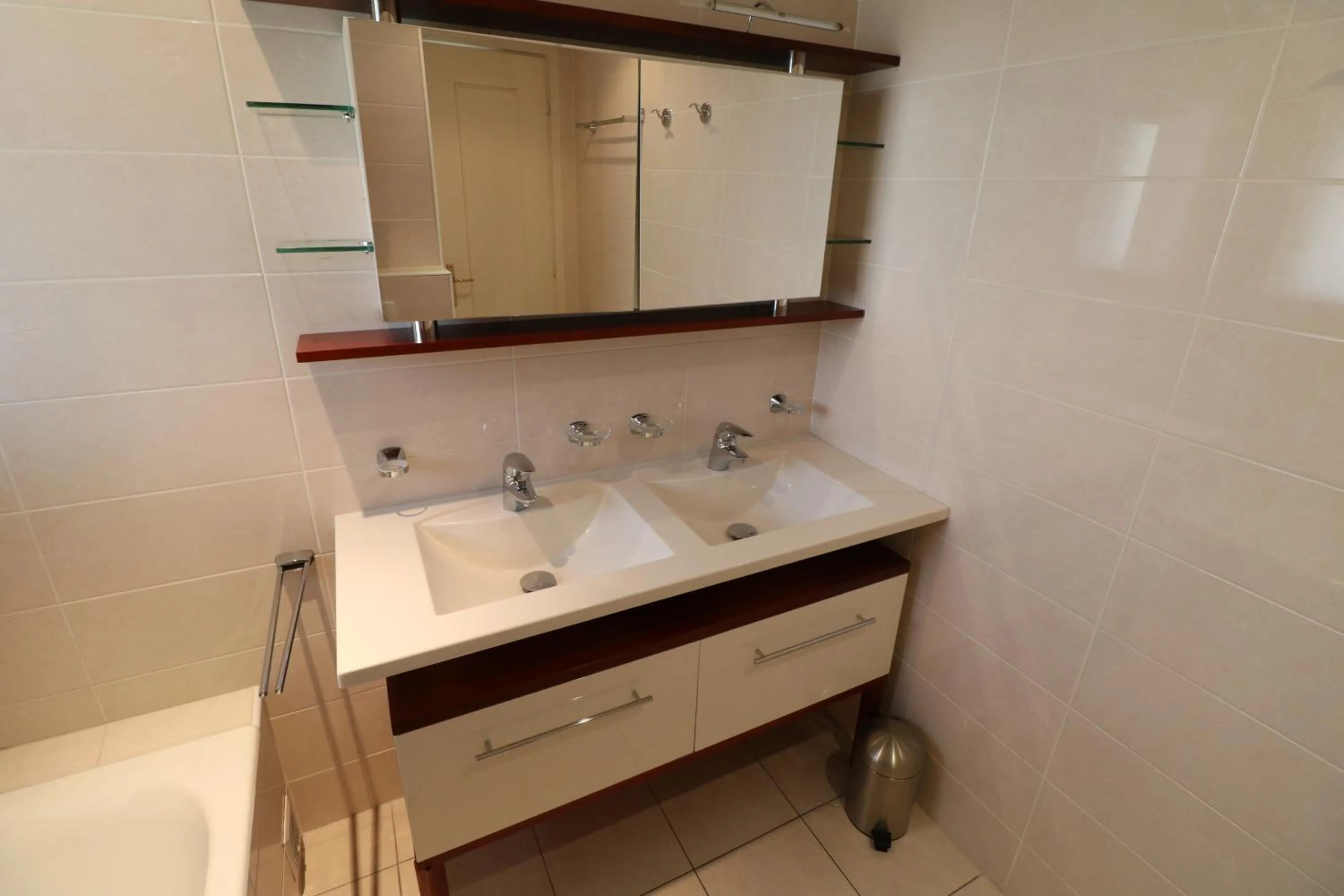 Bathroom in 2 bedroom & studio Palais Royal 2 mins from Croisette and Carlton