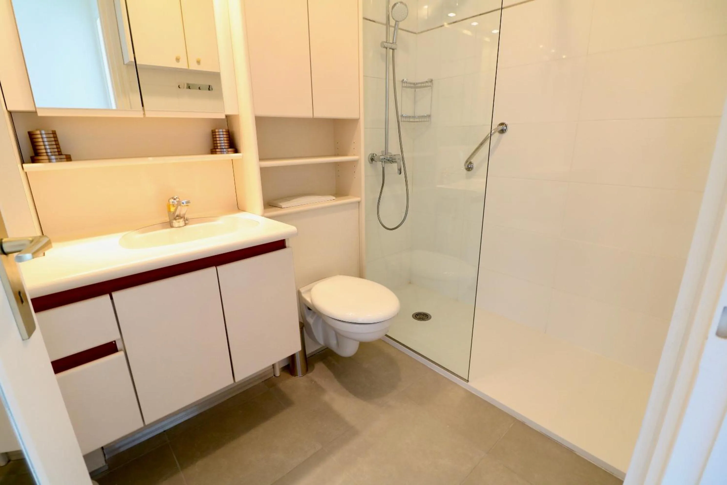 Bathroom in 2 bedroom & studio Palais Royal 2 mins from Croisette and Carlton