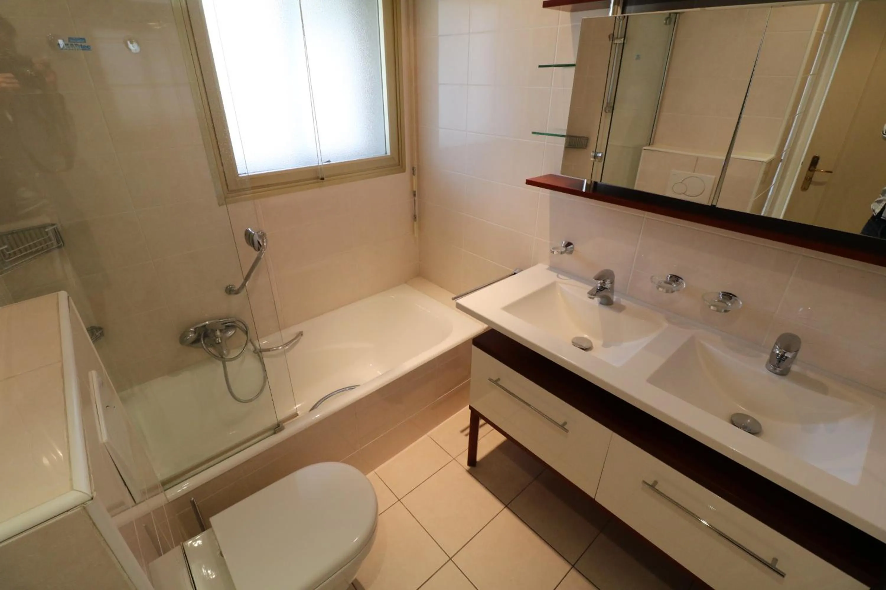 Toilet in 2 bedroom & studio Palais Royal 2 mins from Croisette and Carlton