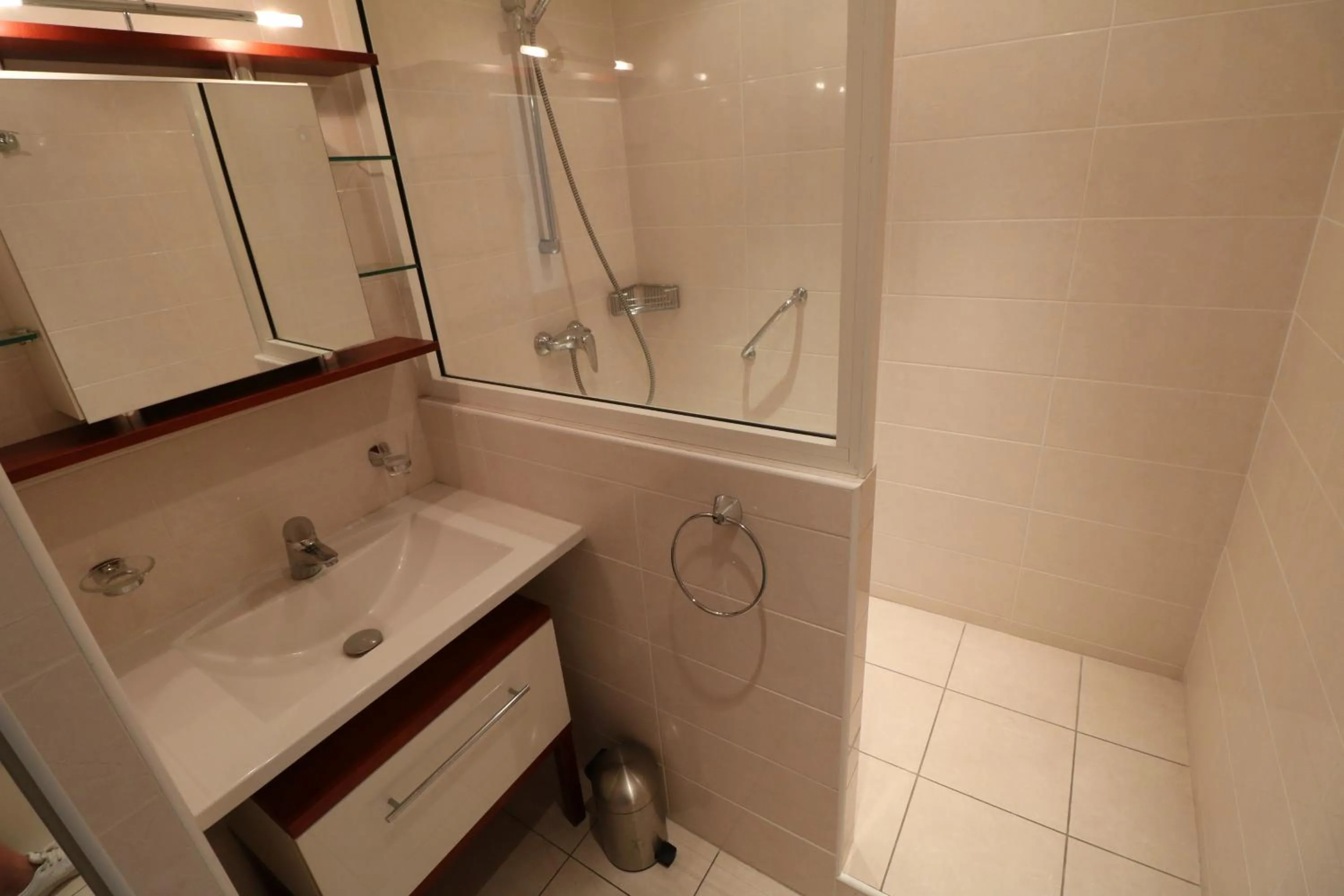 Shower in 2 bedroom & studio Palais Royal 2 mins from Croisette and Carlton