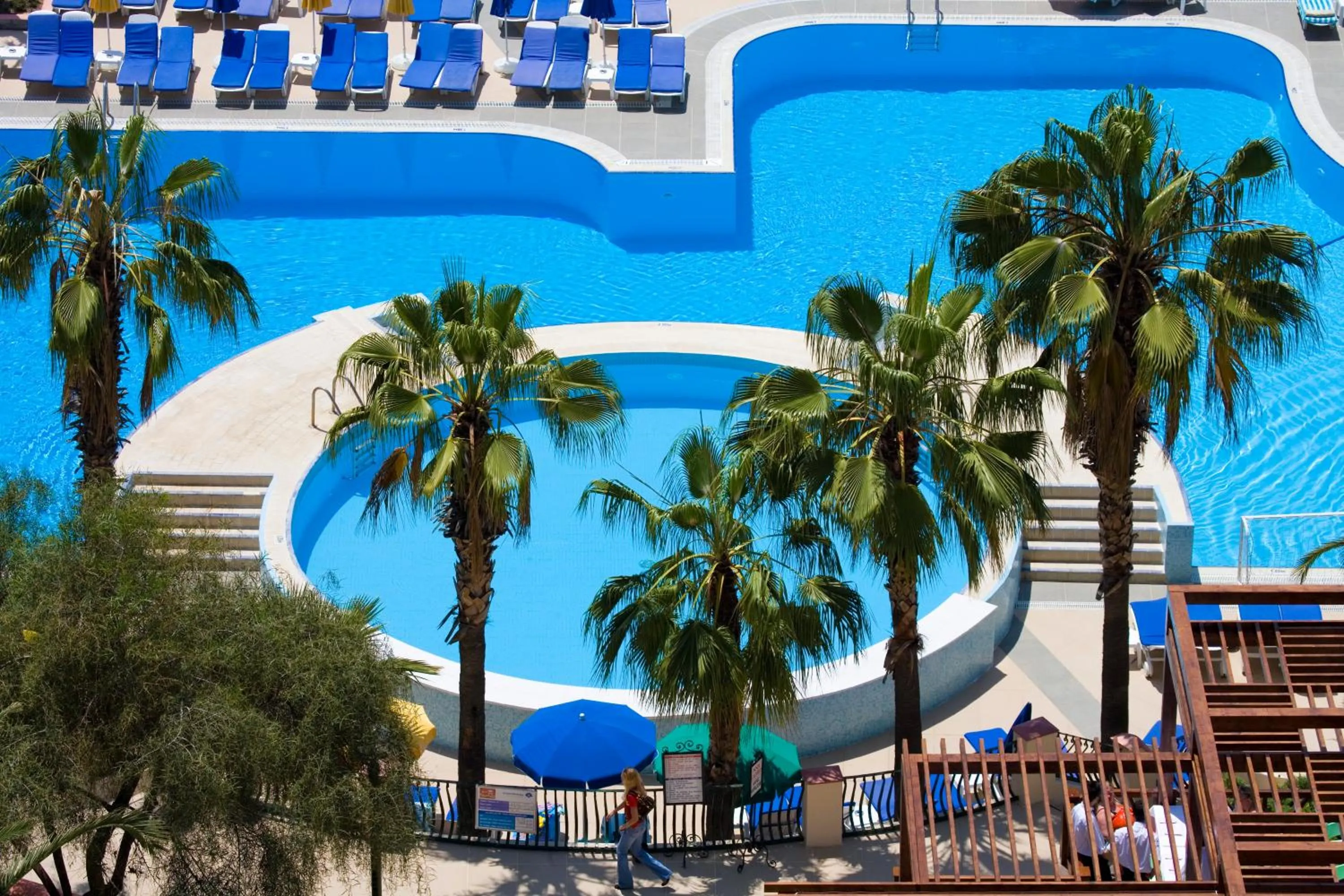 Day in Fantasia Deluxe Hotel