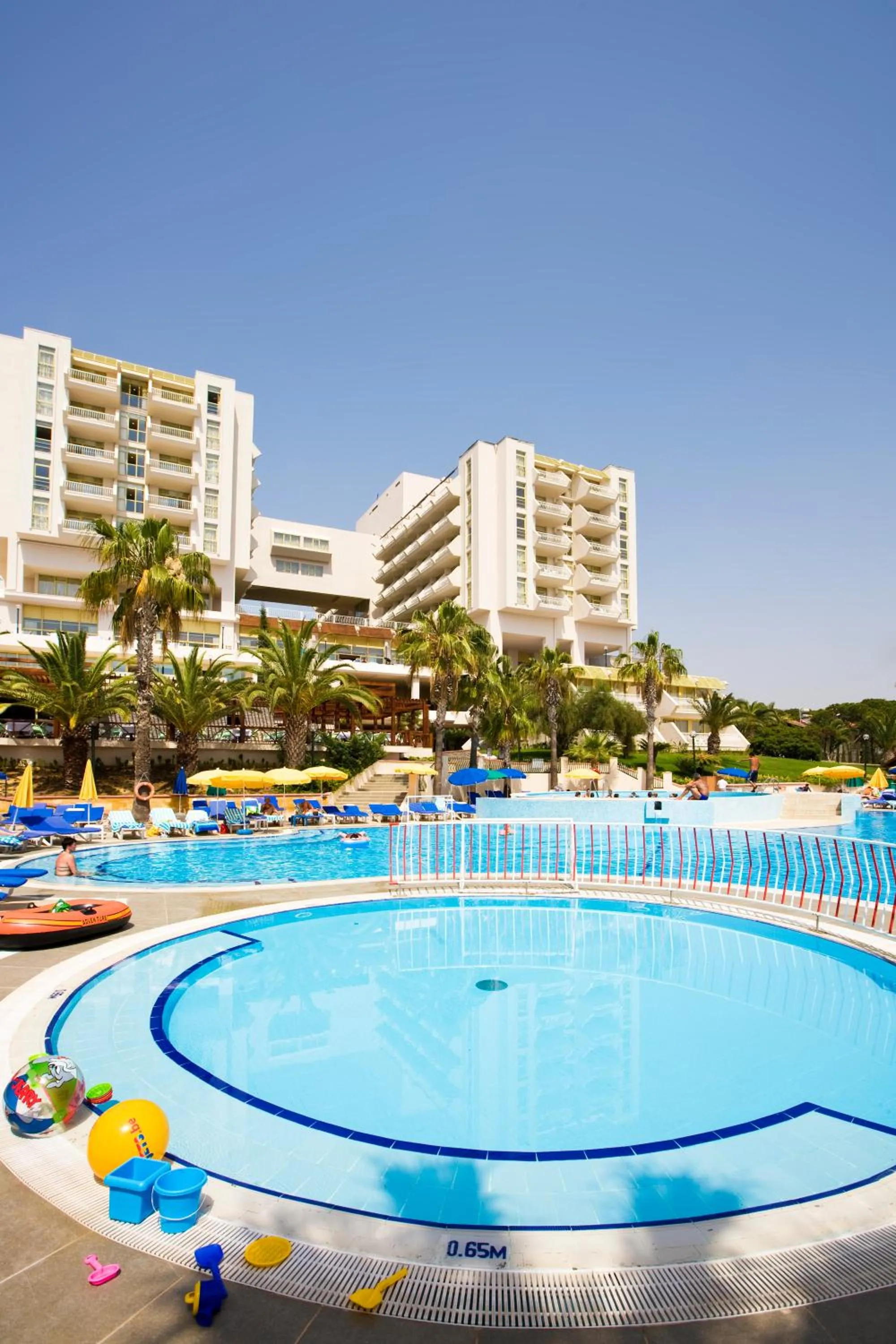 Day in Fantasia Deluxe Hotel