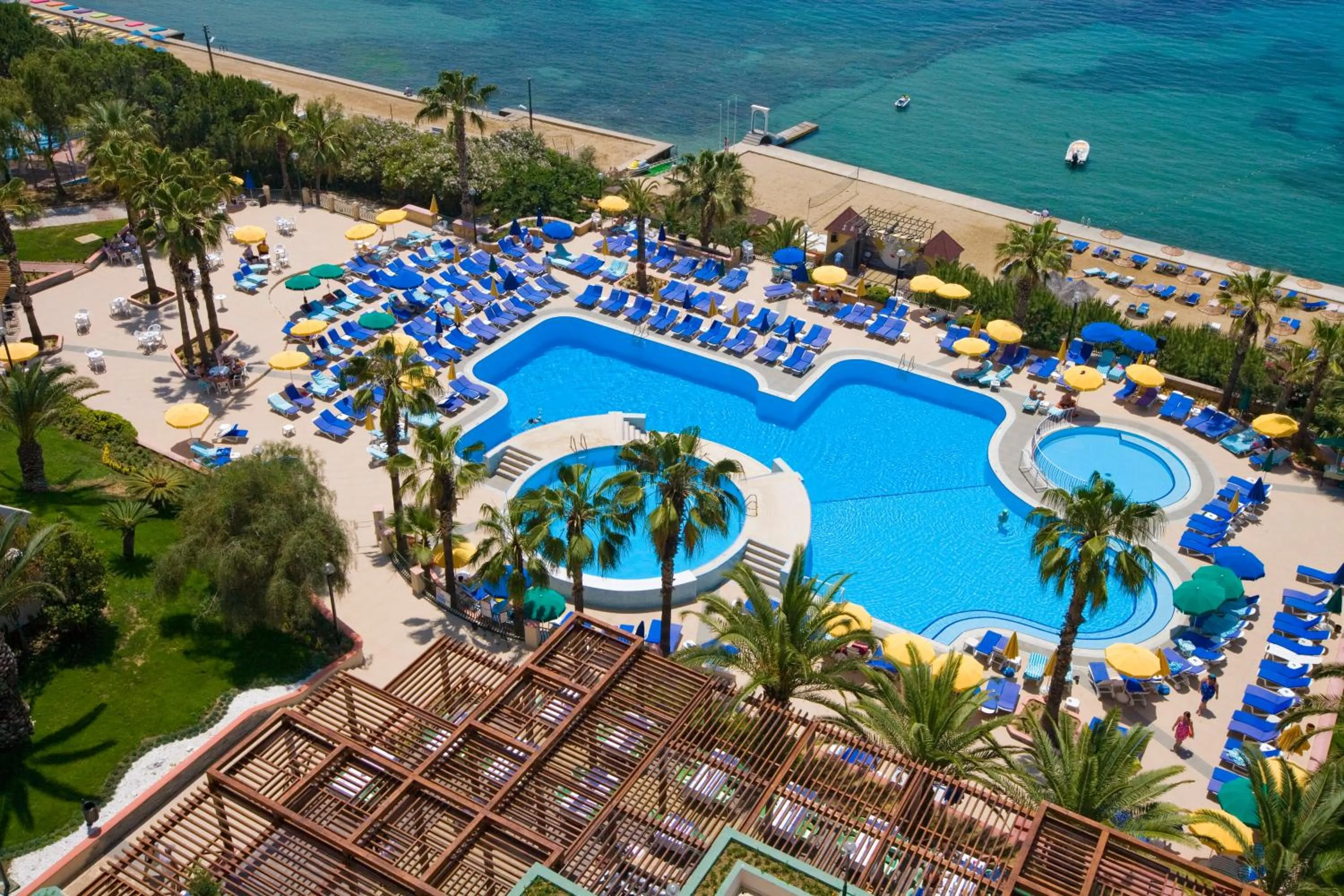 Day in Fantasia Deluxe Hotel