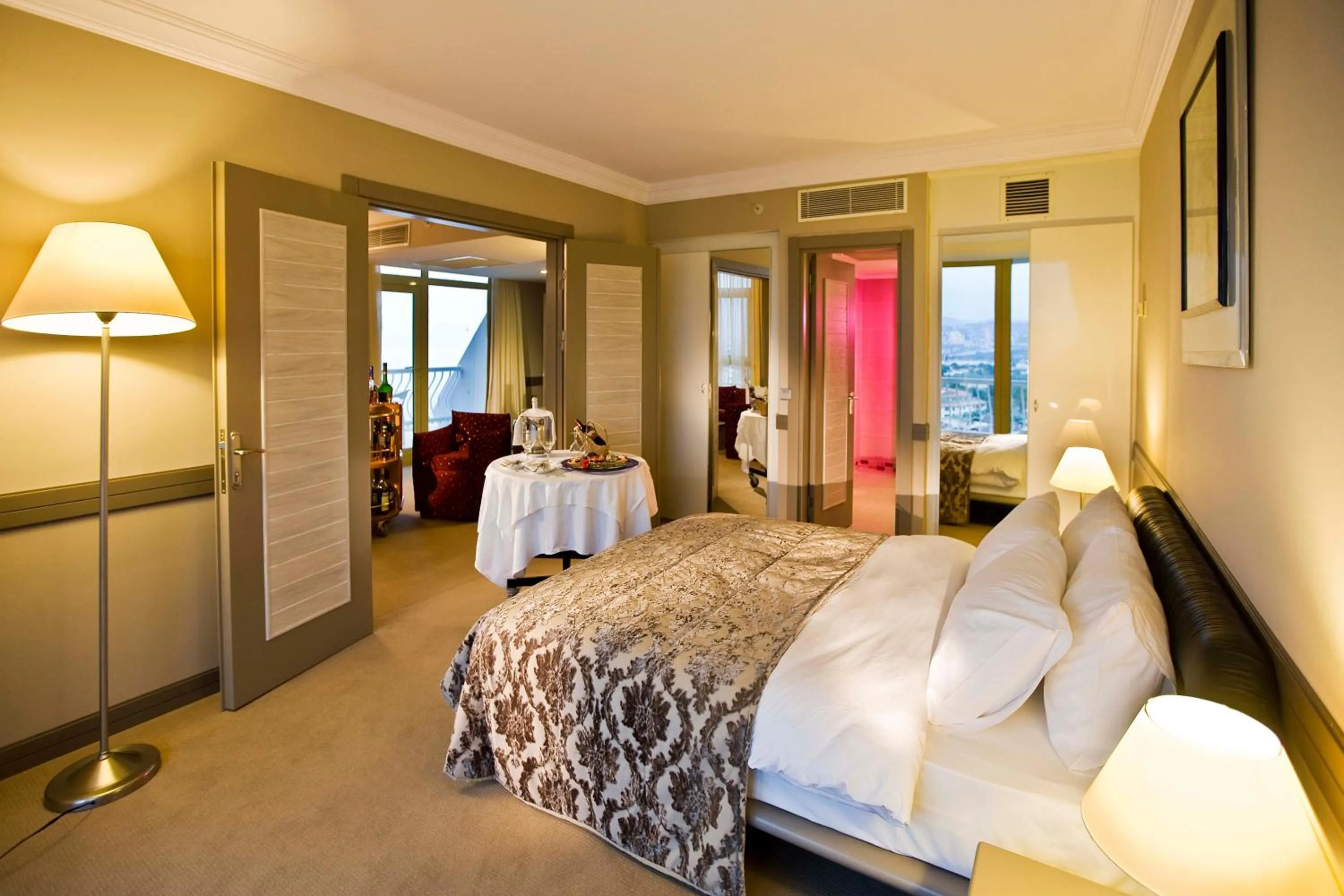 Day, Bed in Fantasia Deluxe Hotel