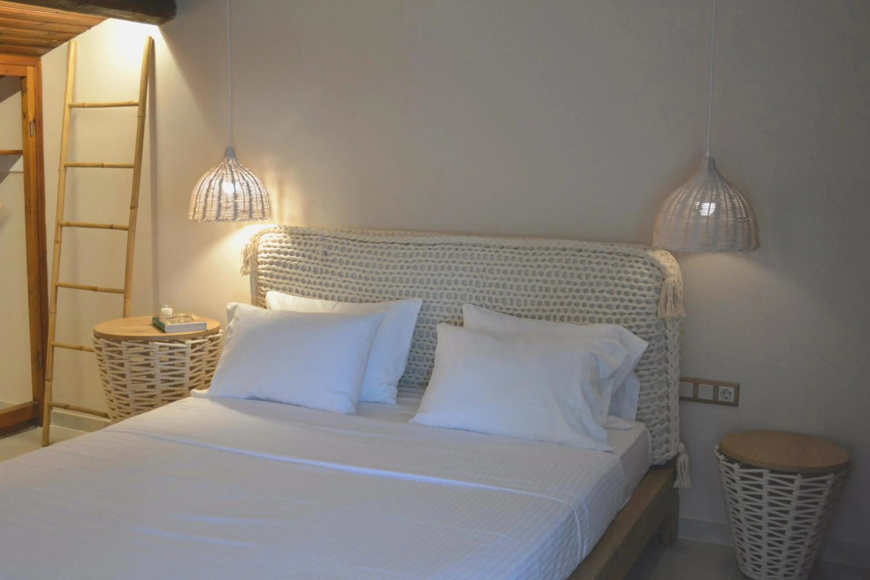 Bedroom, Bed in Sunrise Hotel