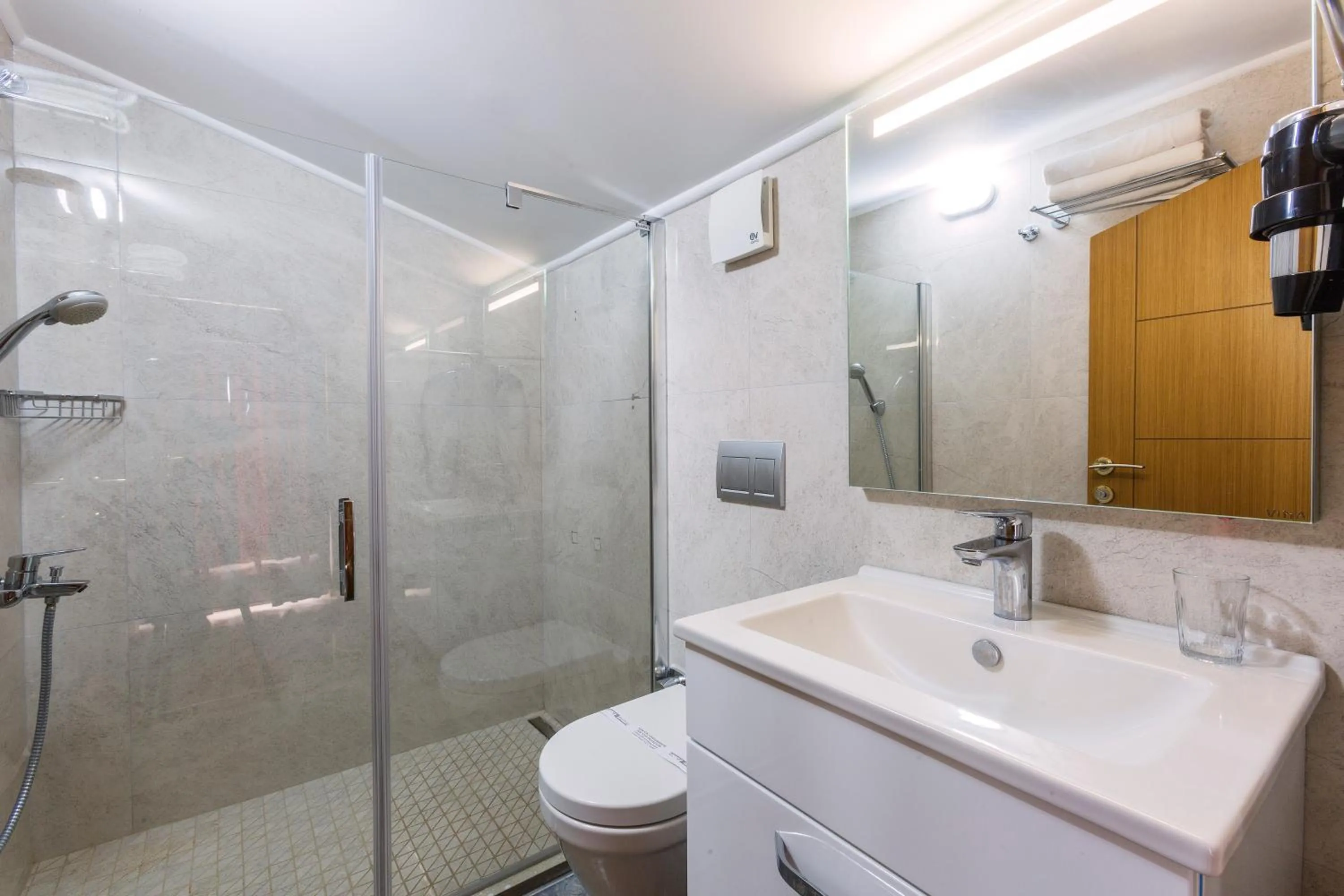 Shower in Acra Hotel - Special Category