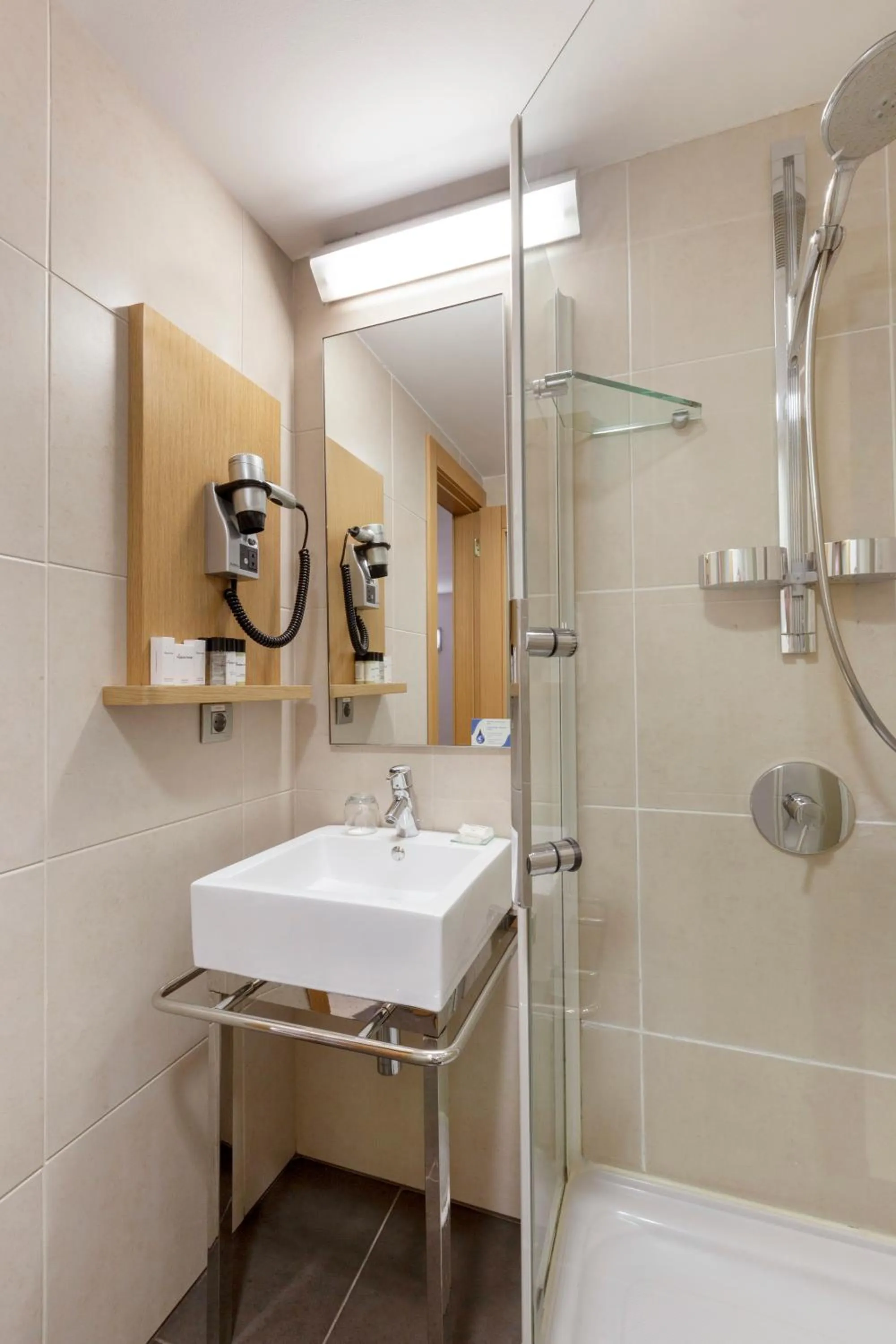 hair dryier in Nippon Hotel