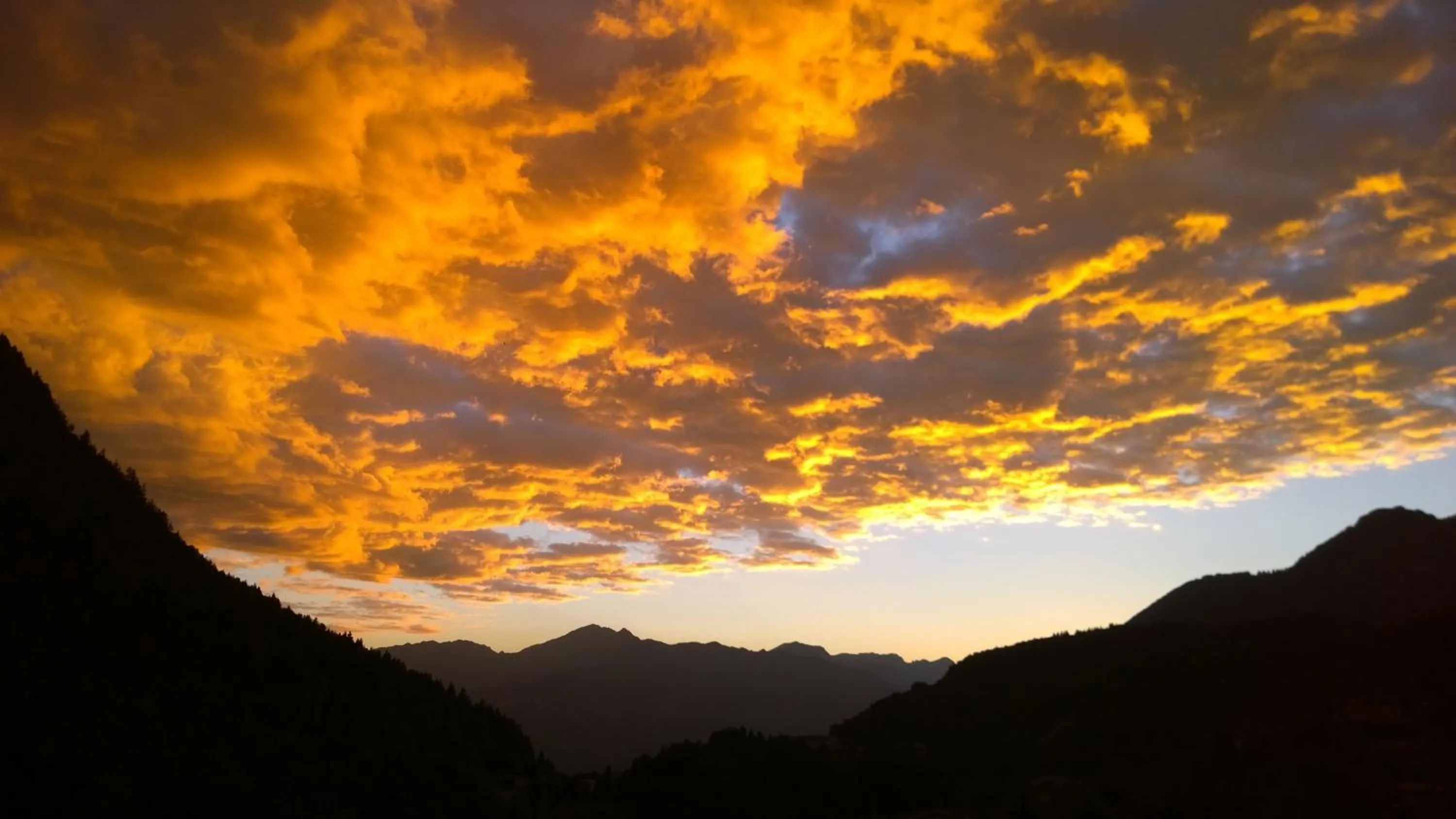 Photo of the whole room in Orobie Alps Resort