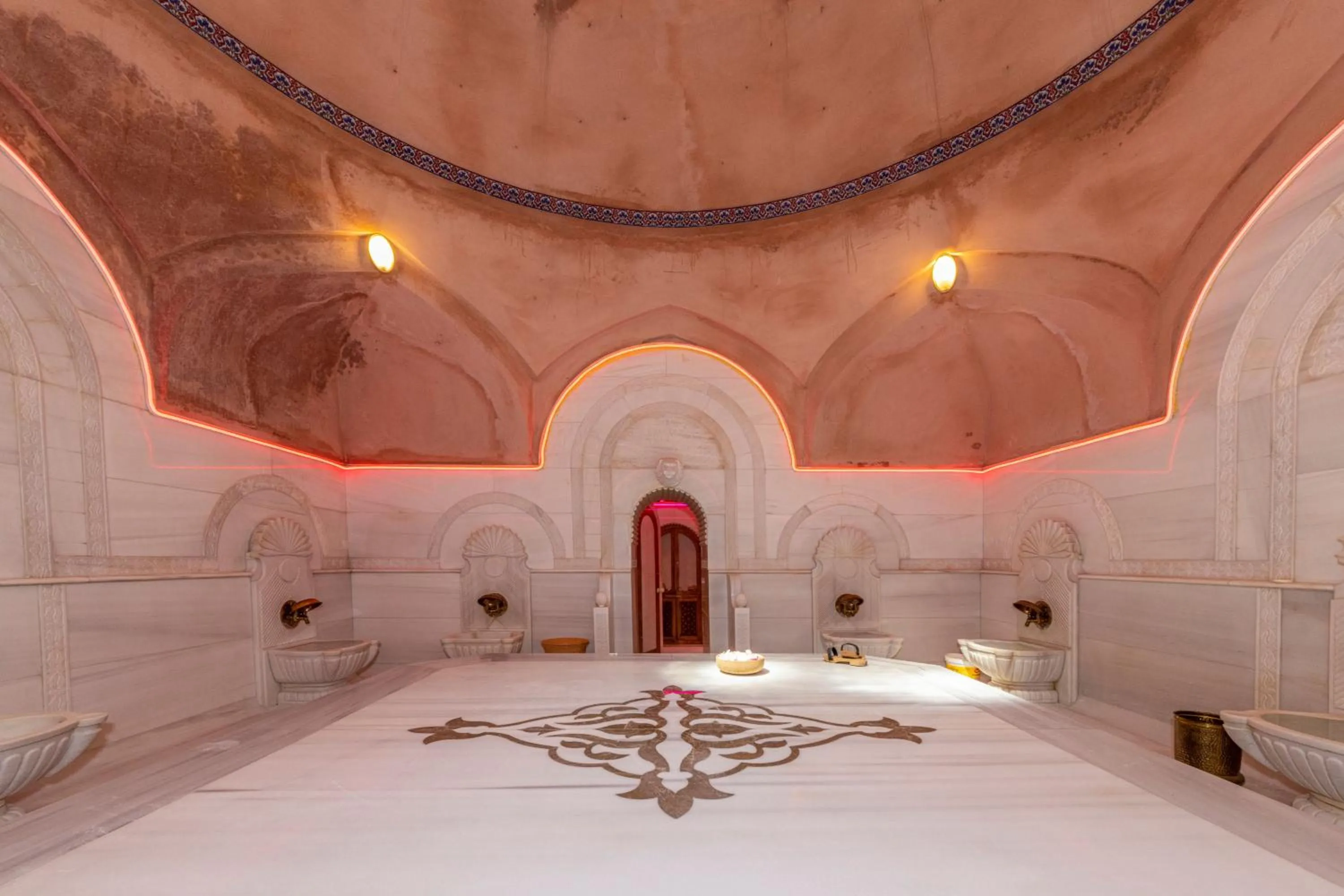 Bathroom, Bed in Wyndham Istanbul Old City