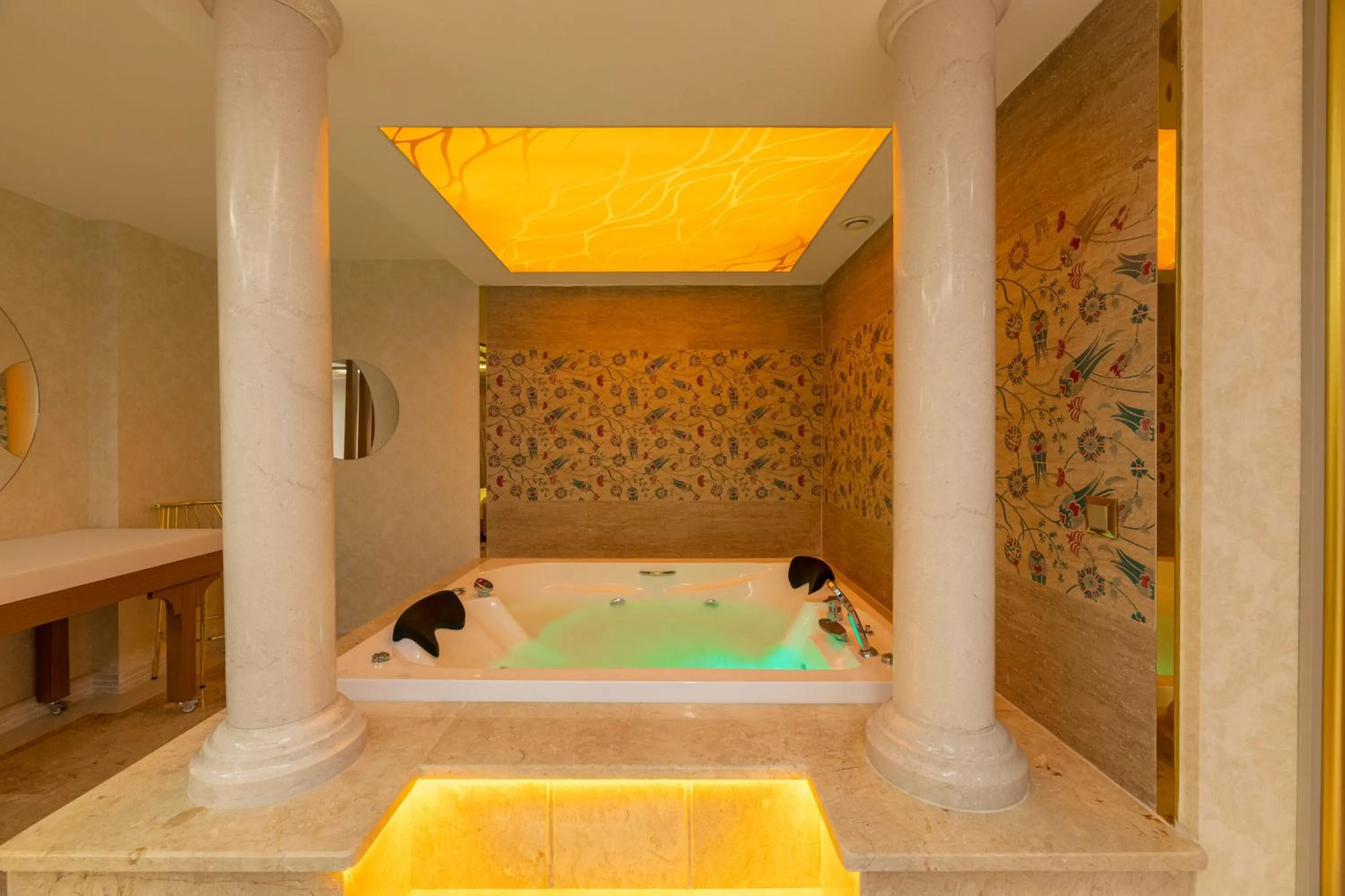 Swimming pool in Wyndham Istanbul Old City