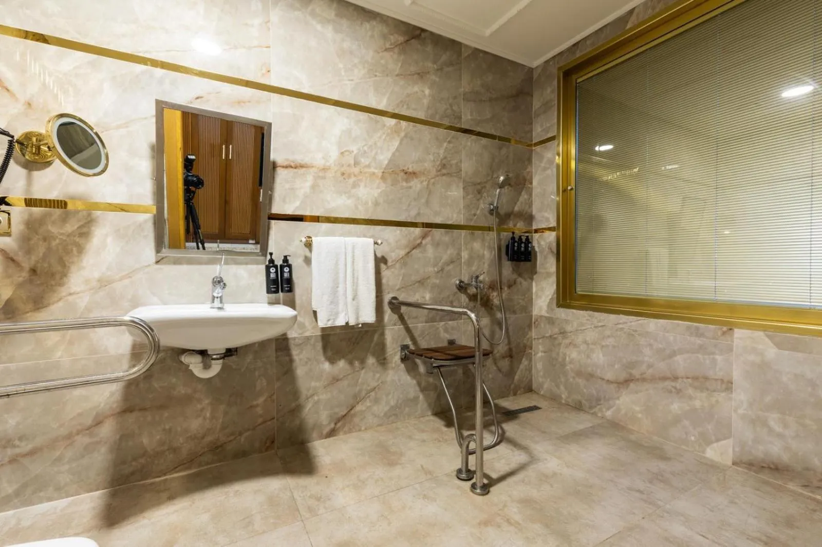 Shower in Wyndham Istanbul Old City