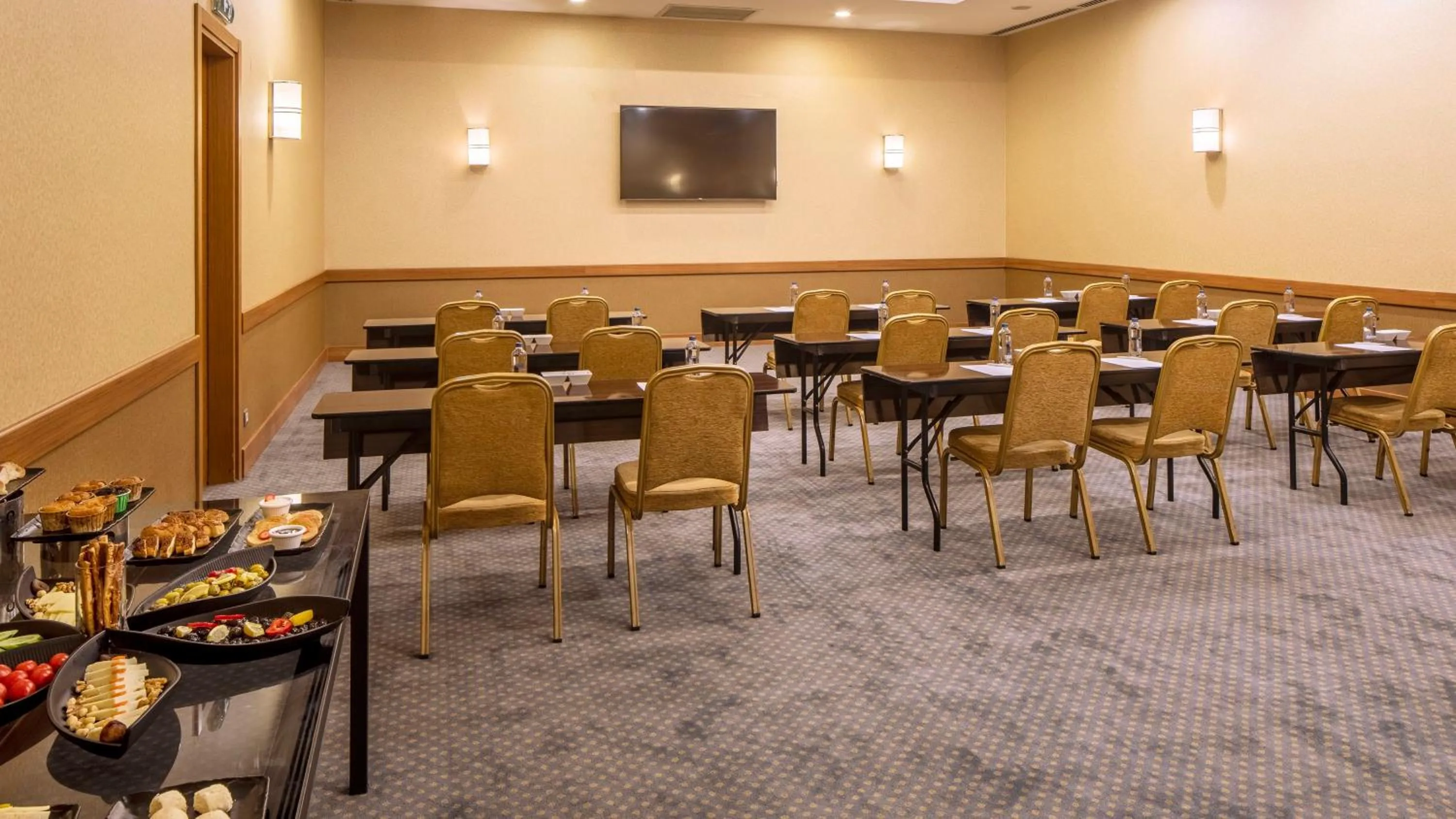 Meeting/conference room in Holiday Inn Sisli by IHG