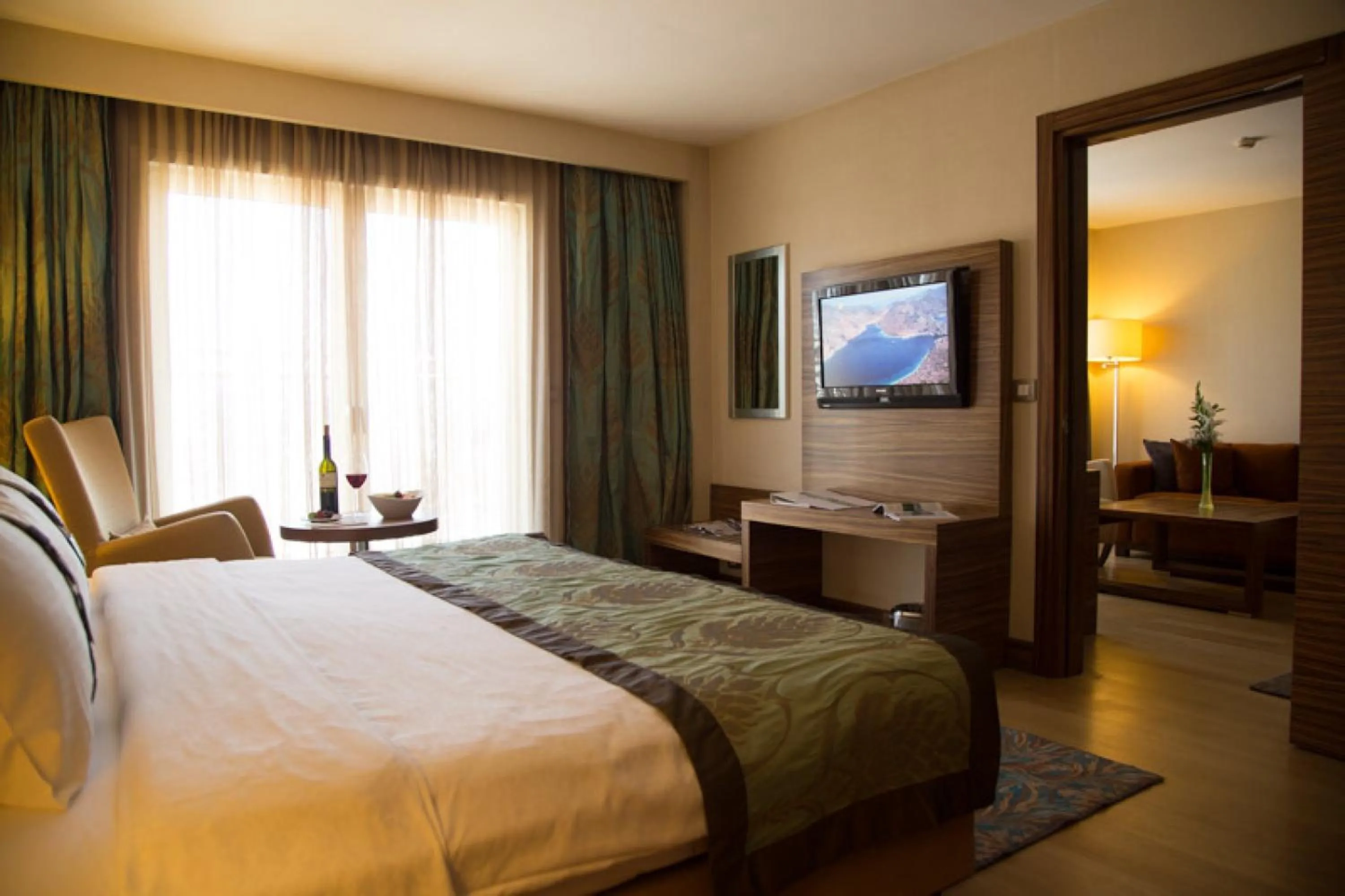 Photo of the whole room, Bed in Holiday Inn Sisli by IHG