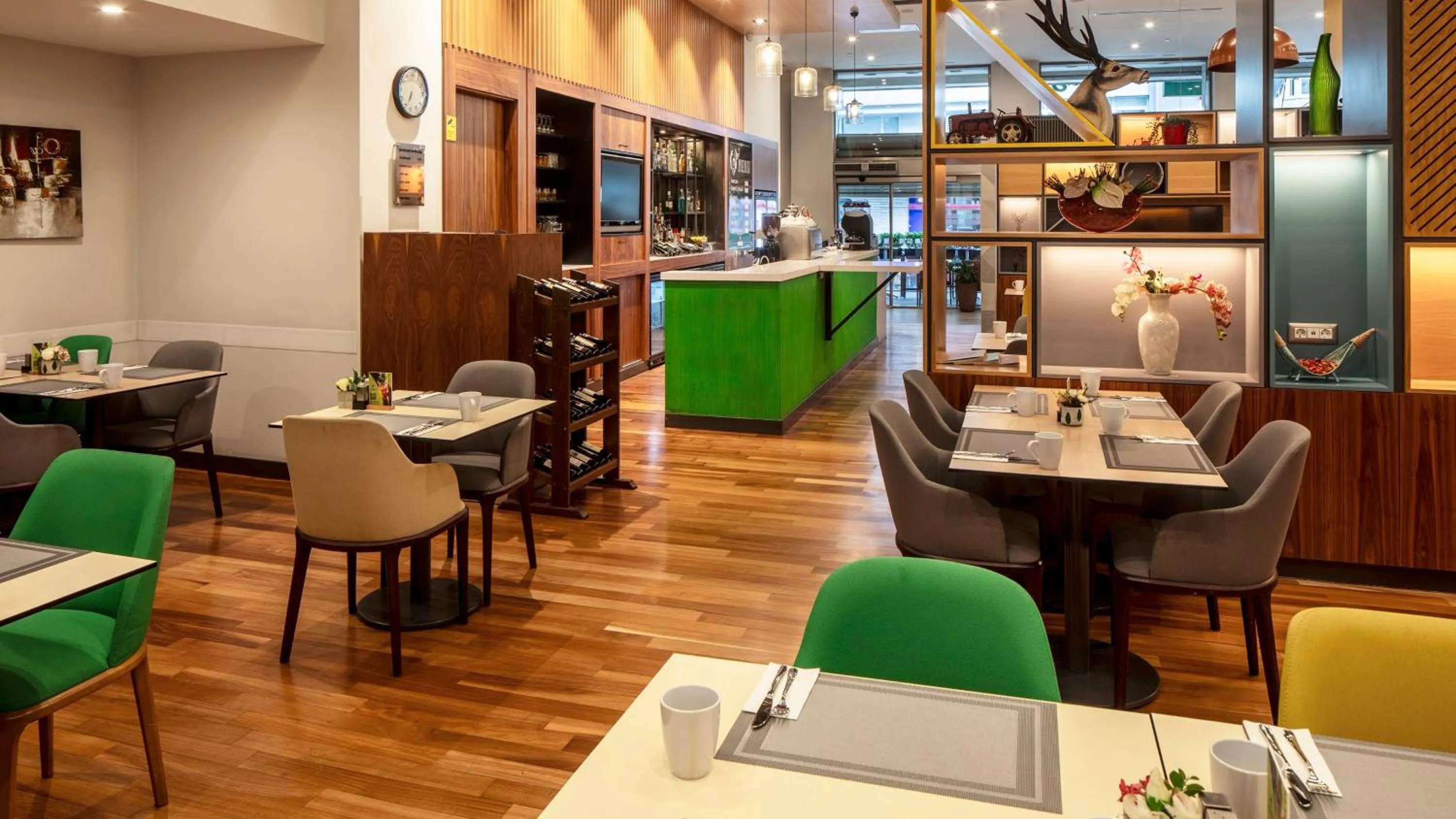 Restaurant/places to eat in Holiday Inn Sisli by IHG