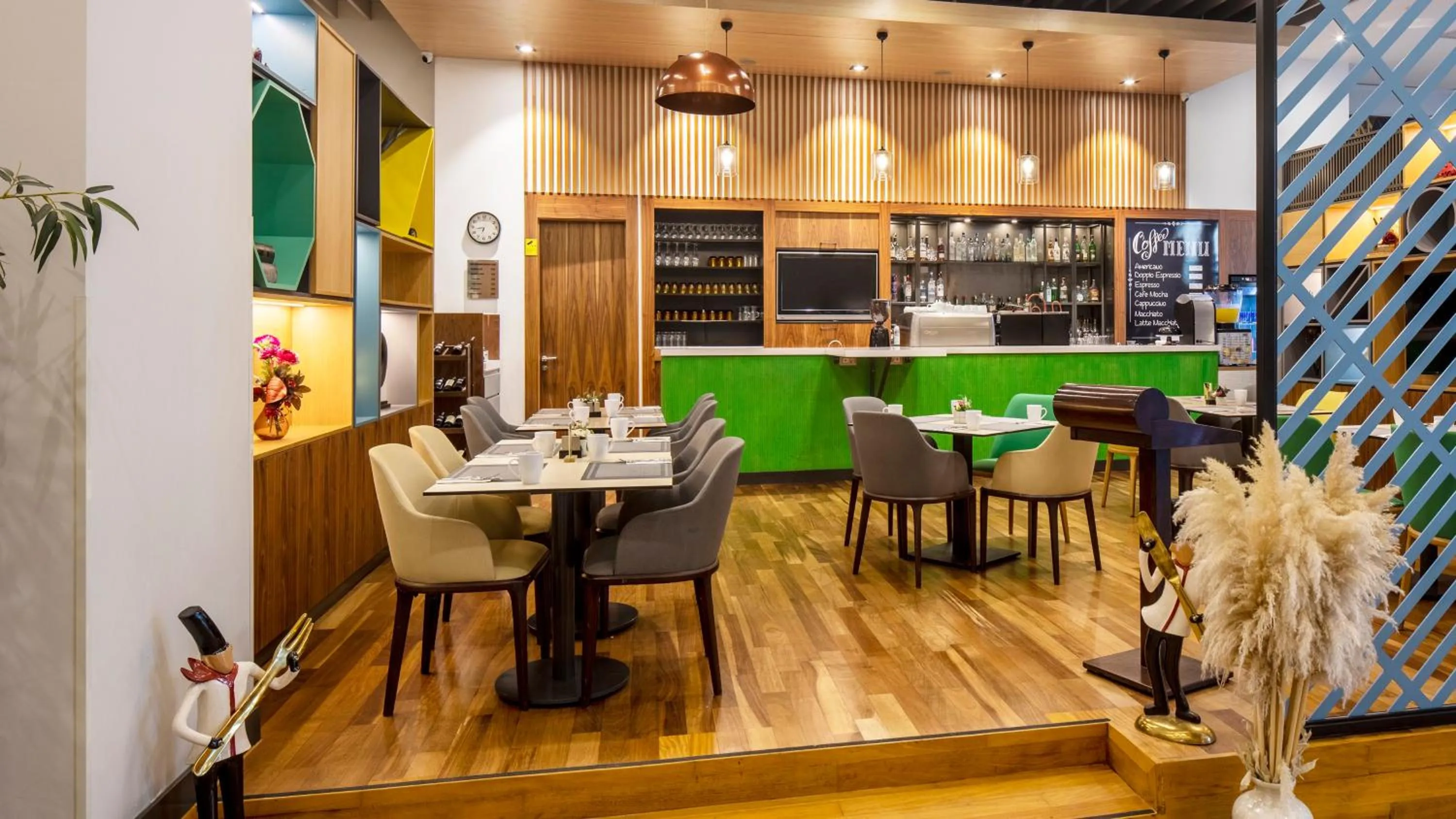 Restaurant/places to eat in Holiday Inn Sisli by IHG