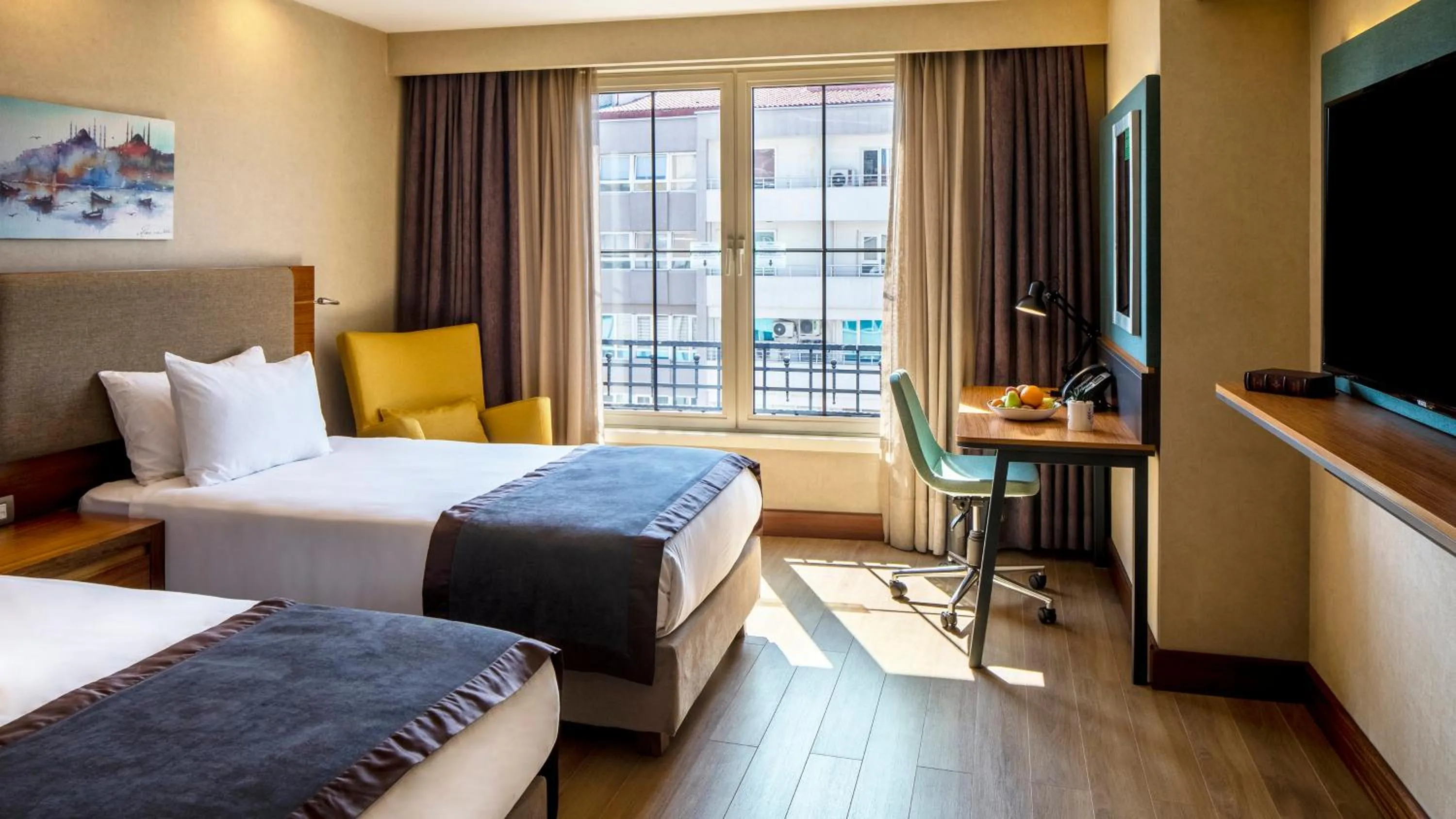 Photo of the whole room, Bed in Holiday Inn Sisli by IHG