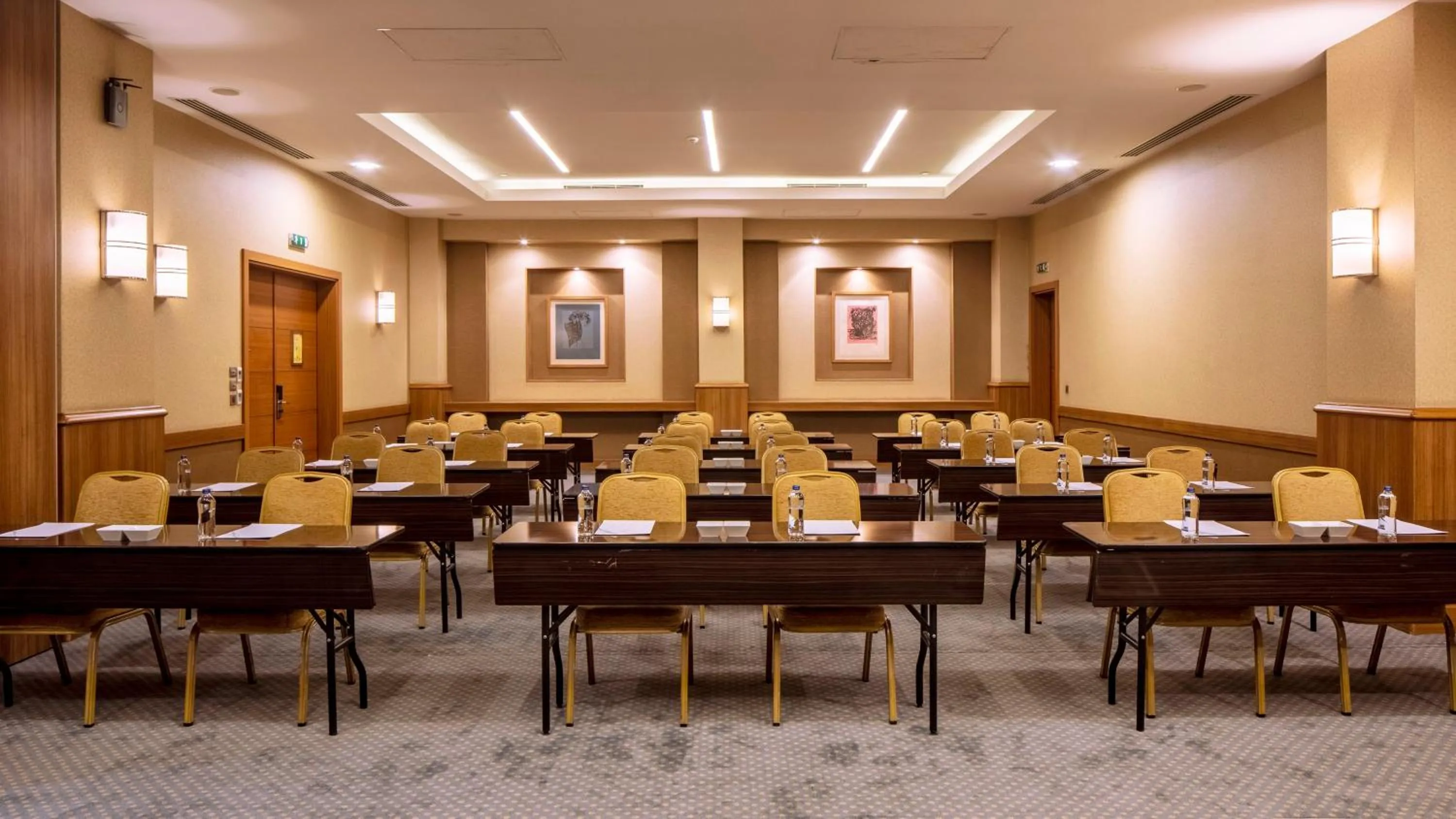 Meeting/conference room in Holiday Inn Sisli by IHG