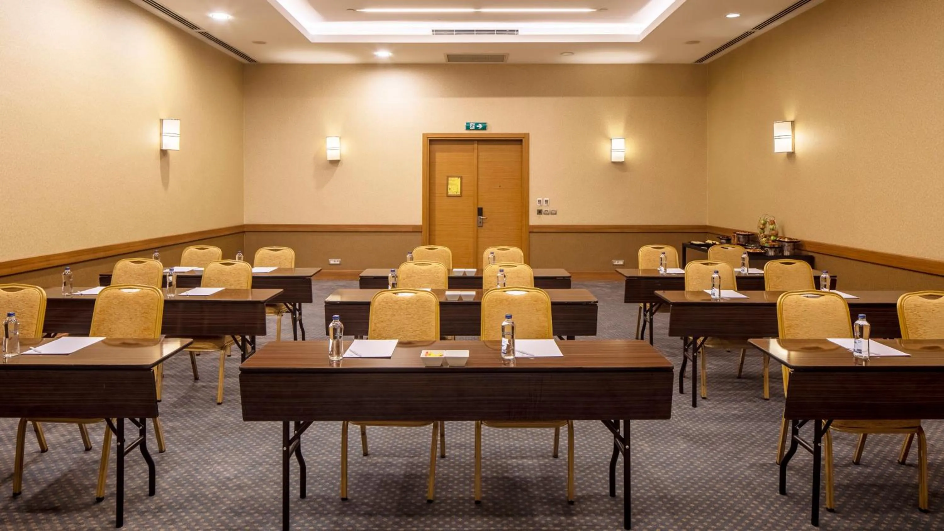 Meeting/conference room in Holiday Inn Sisli by IHG