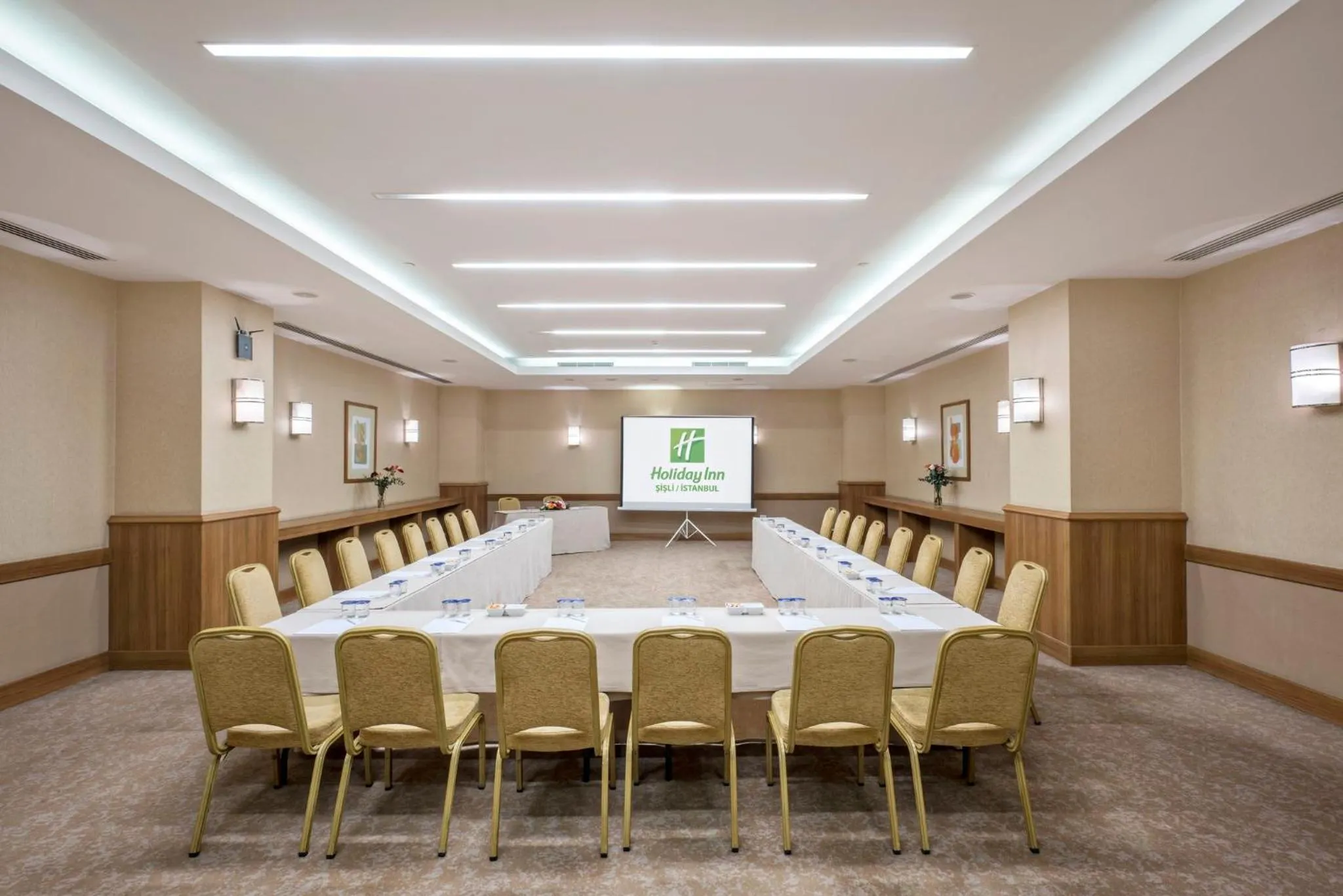 Meeting/conference room in Holiday Inn Sisli by IHG