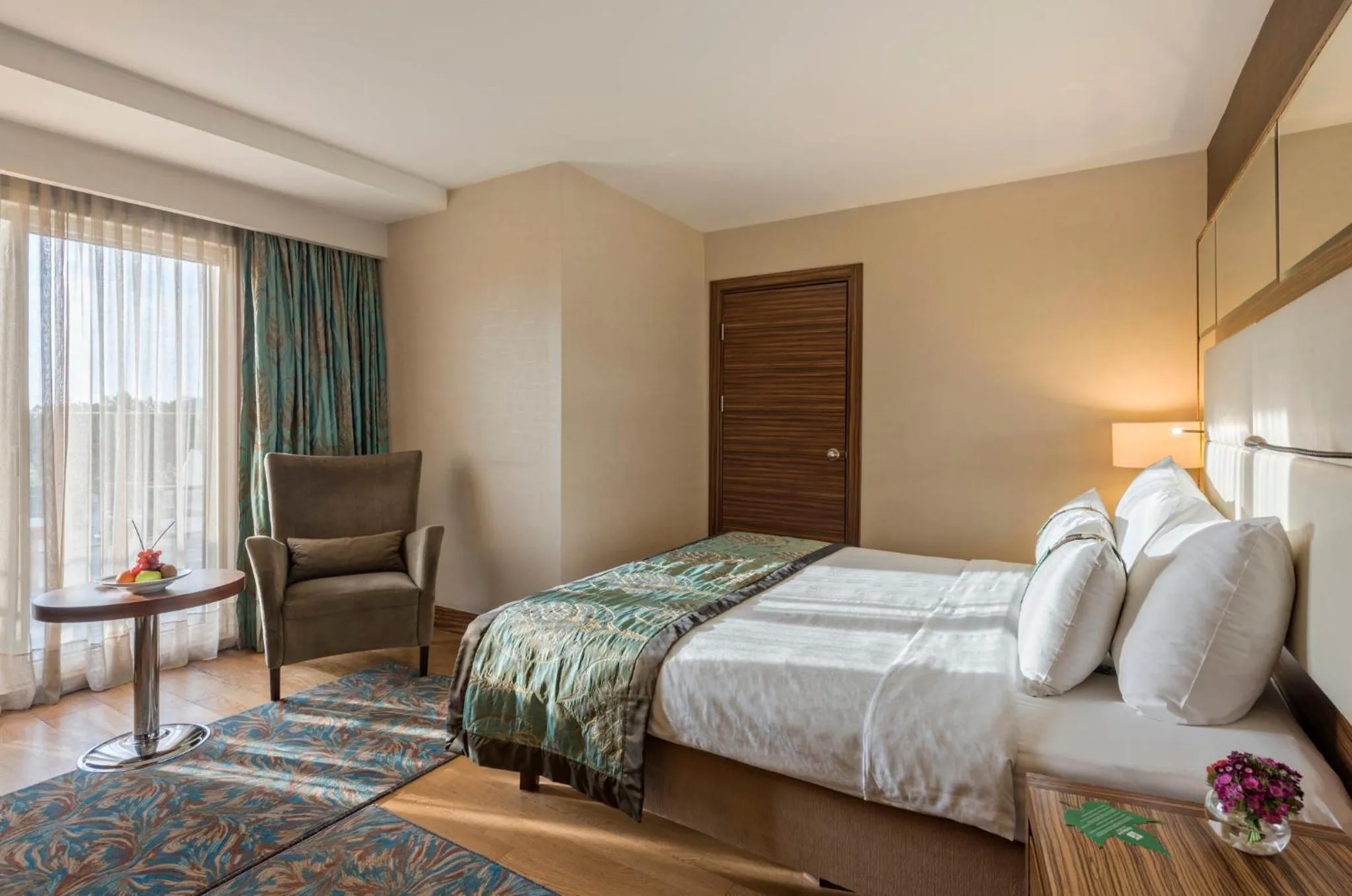 Photo of the whole room, Bed in Holiday Inn Sisli by IHG