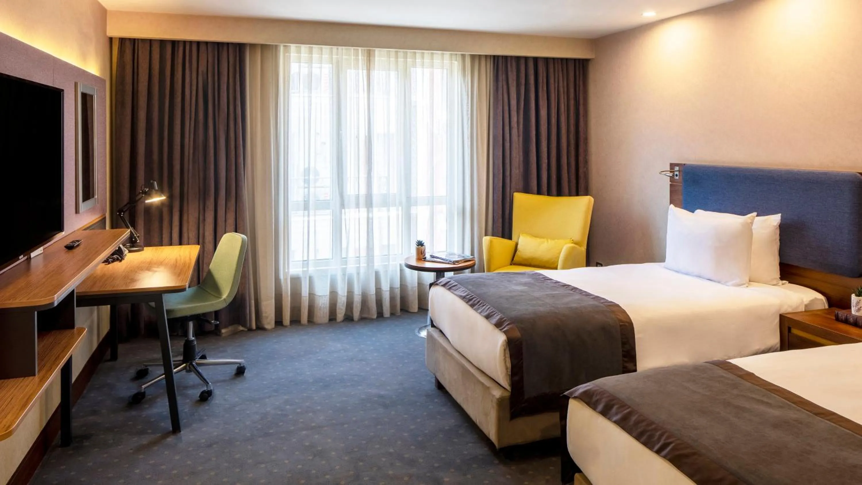 Photo of the whole room, Bed in Holiday Inn Sisli by IHG