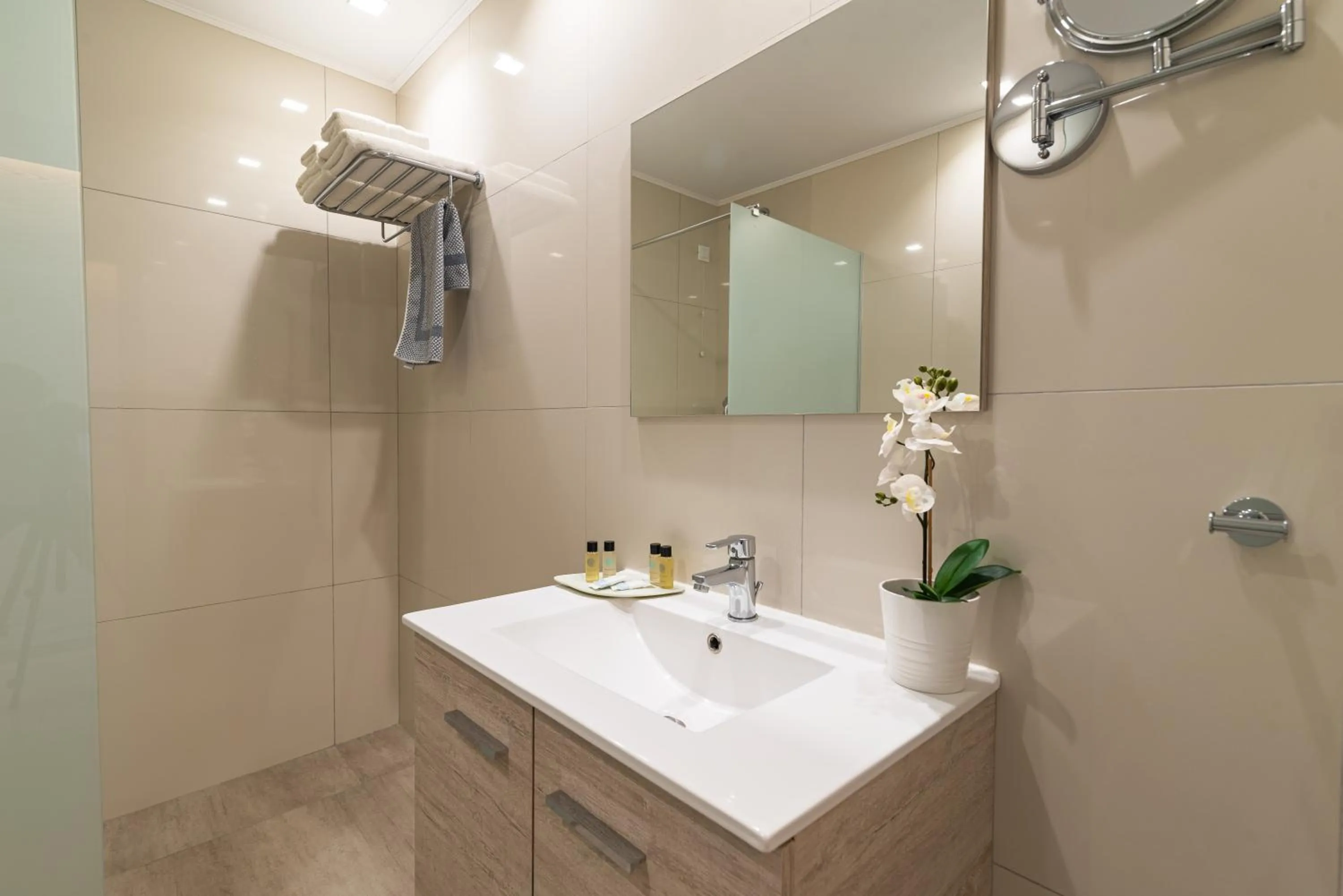 Bathroom in Orpheus Studios