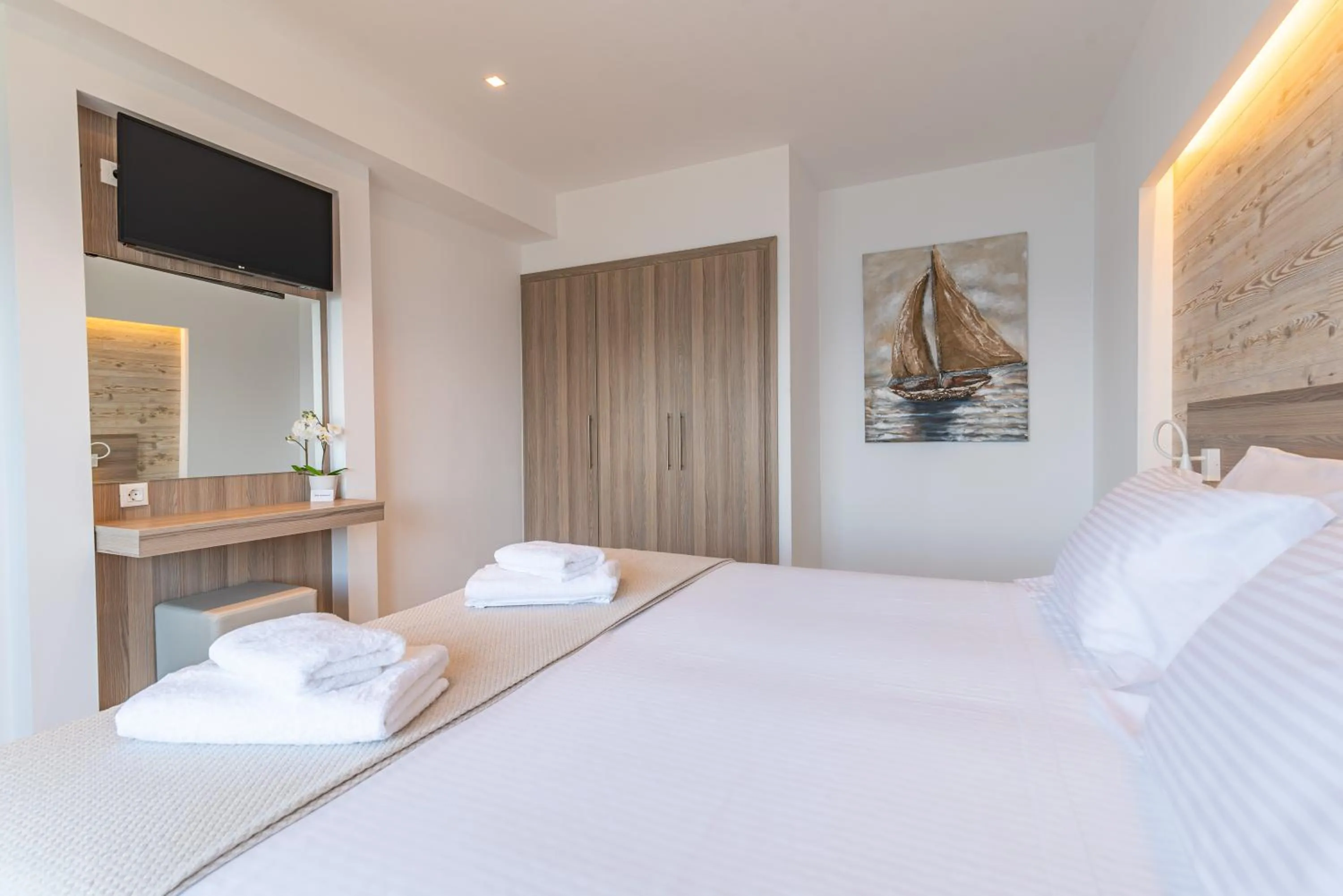 Photo of the whole room, Bed in Orpheus Studios