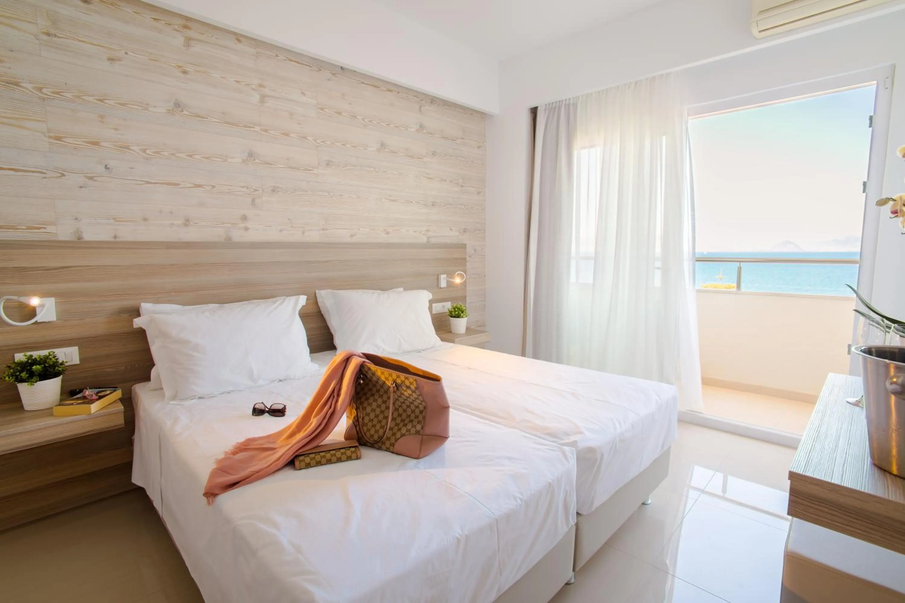 Balcony/Terrace, Bed in Orpheus Studios