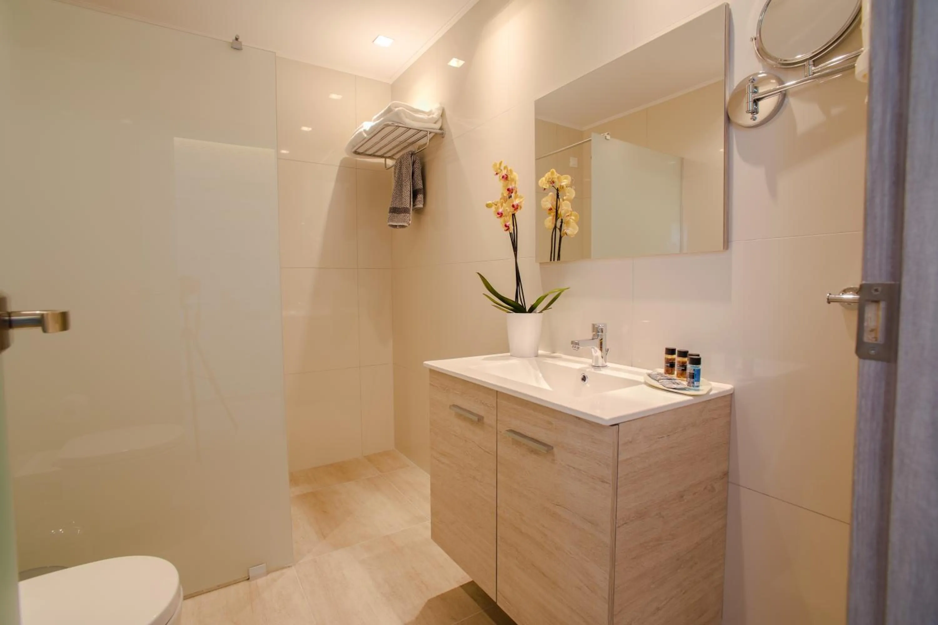 Bathroom in Orpheus Studios