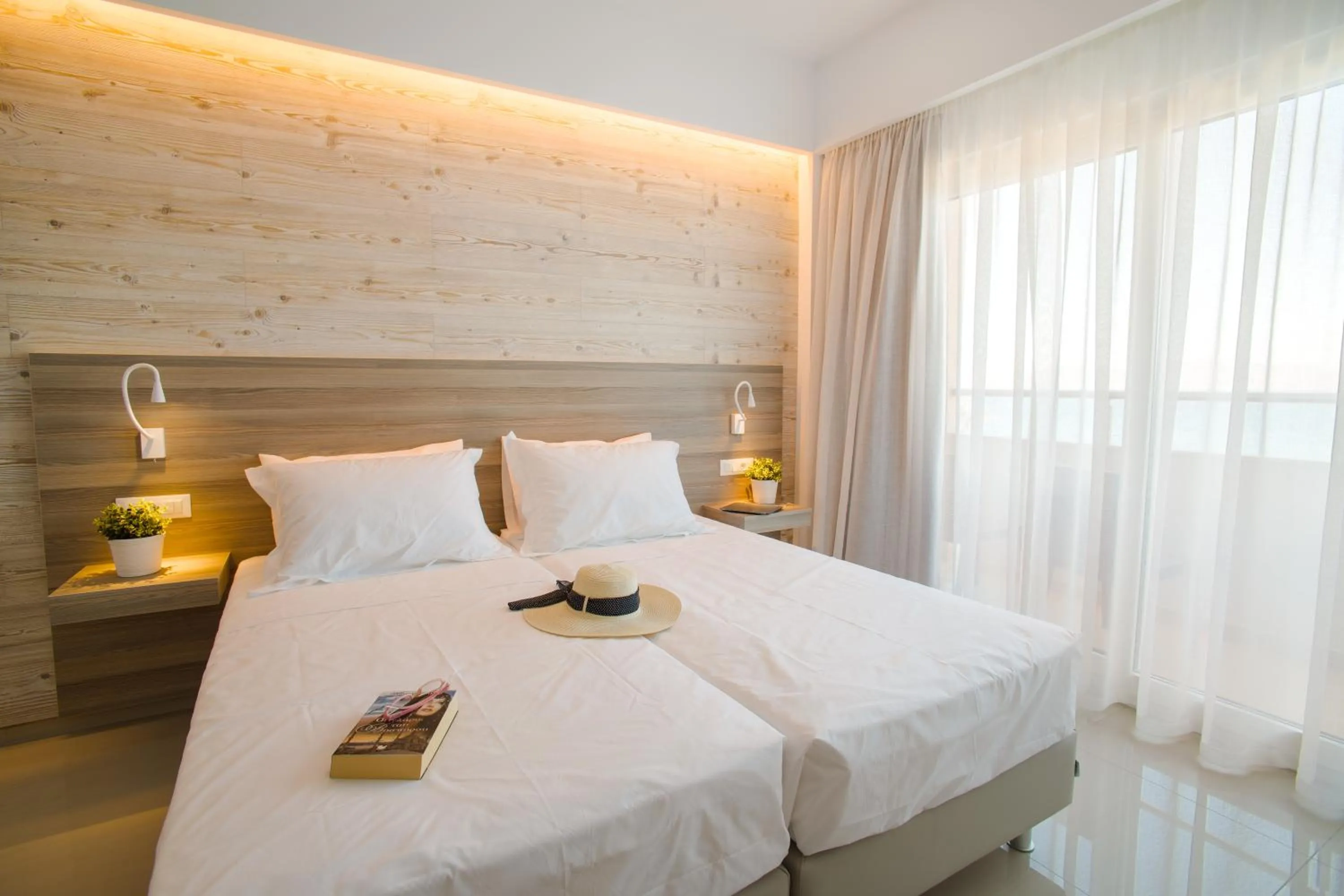 Balcony/Terrace, Bed in Orpheus Studios