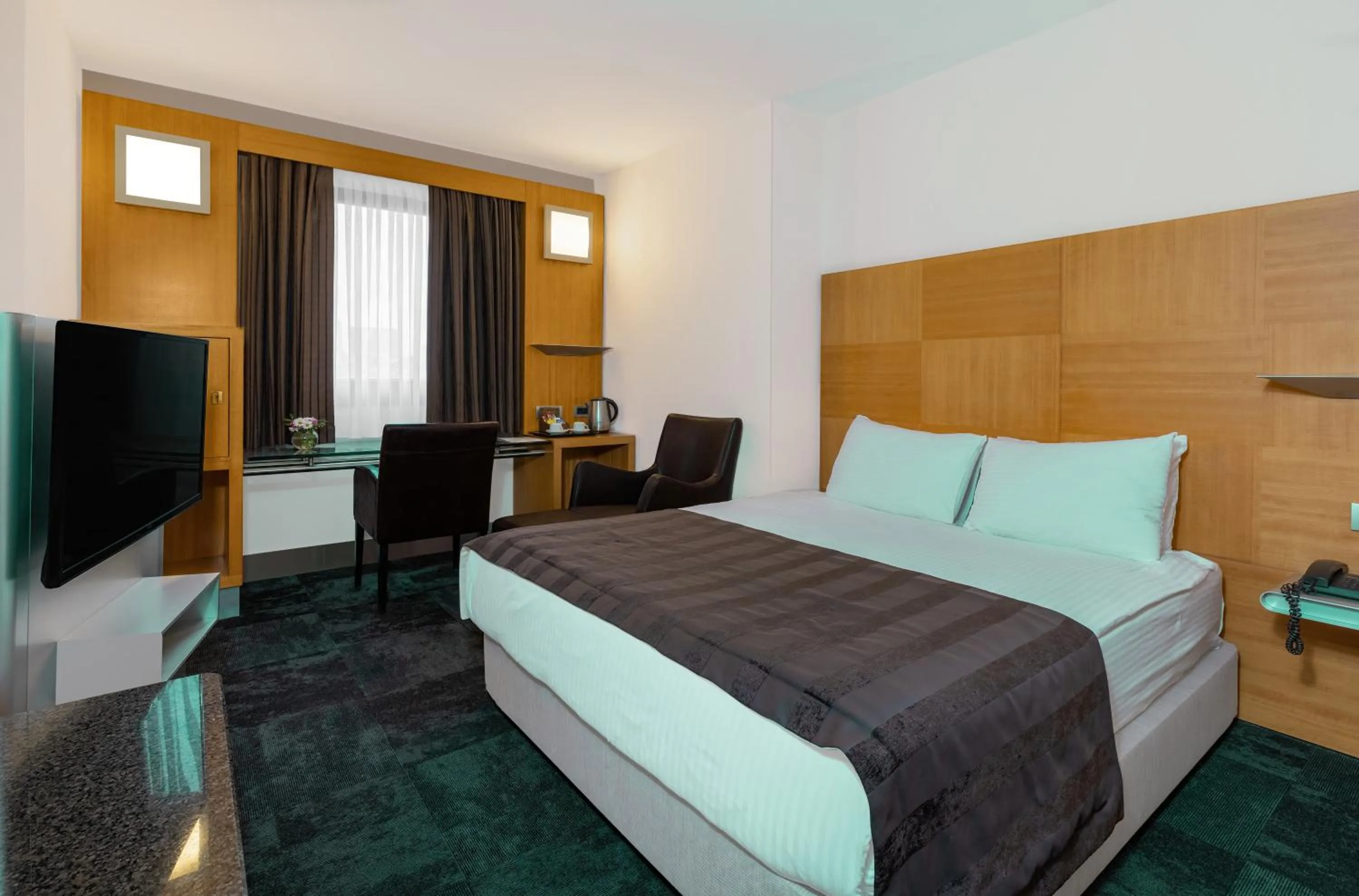 Communal lounge/ TV room, Bed in Point Hotel Taksim