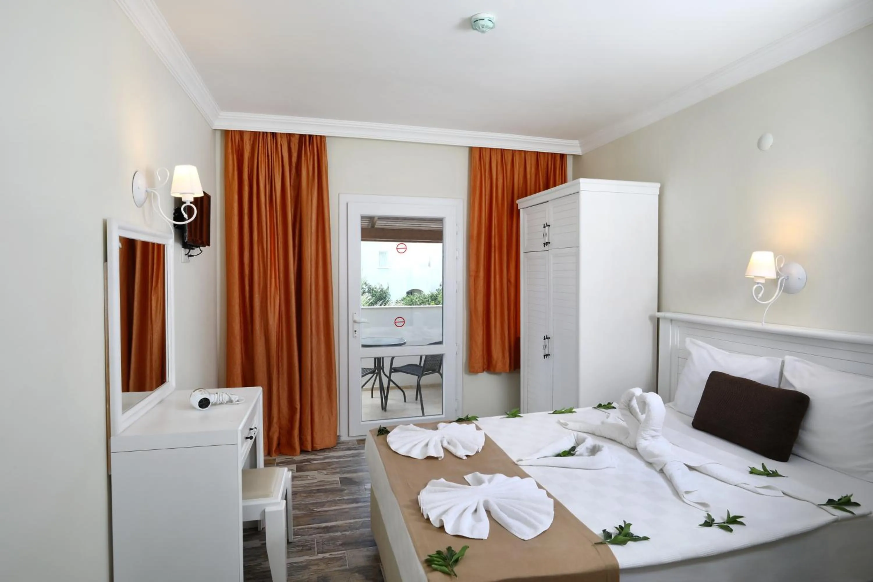 Bed in Summer Garden Suites Beach Hotel