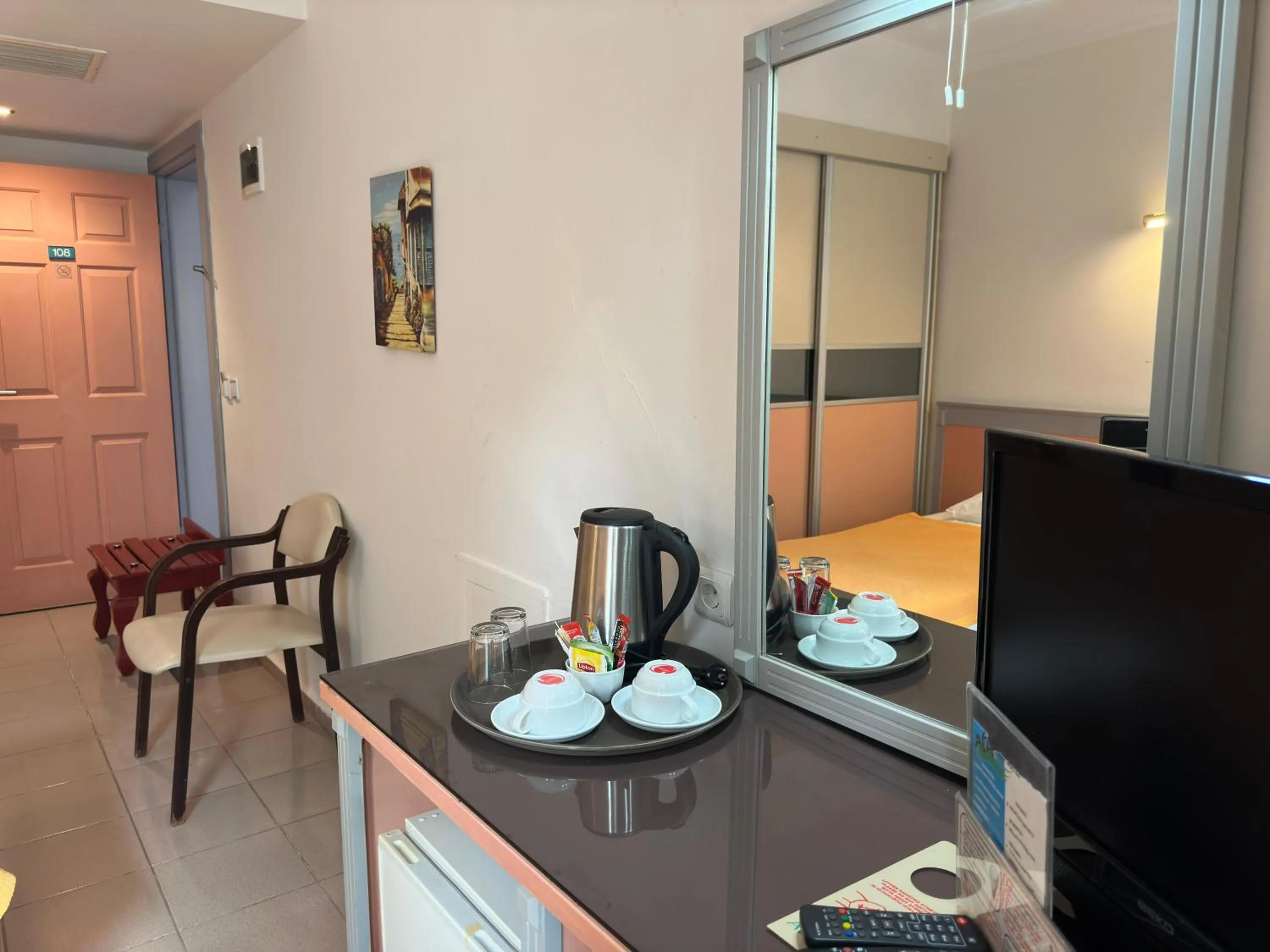 Coffee/tea facilities in Ata Park Hotel