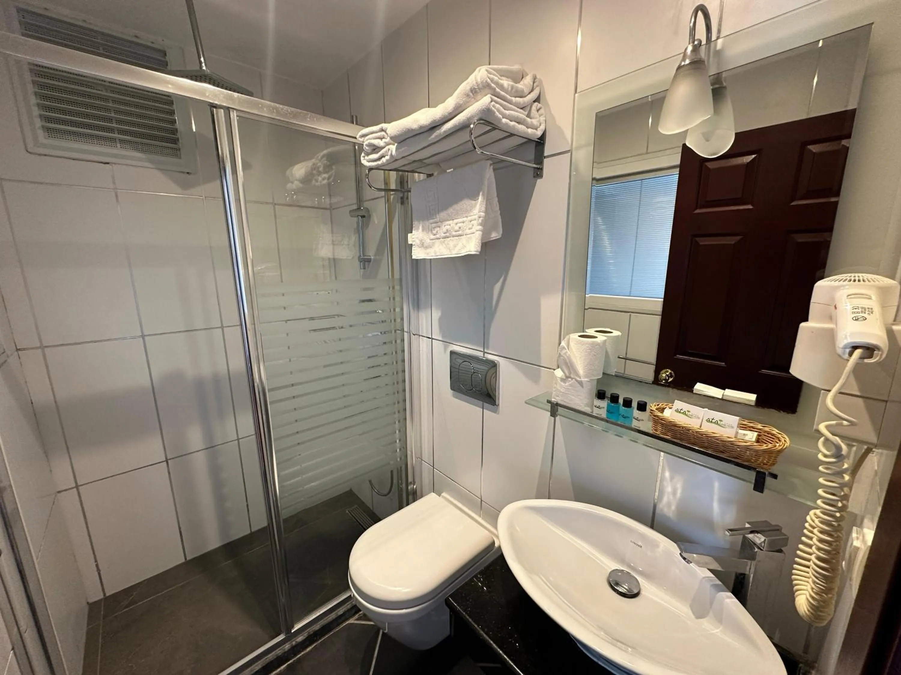 Shower in Ata Park Hotel