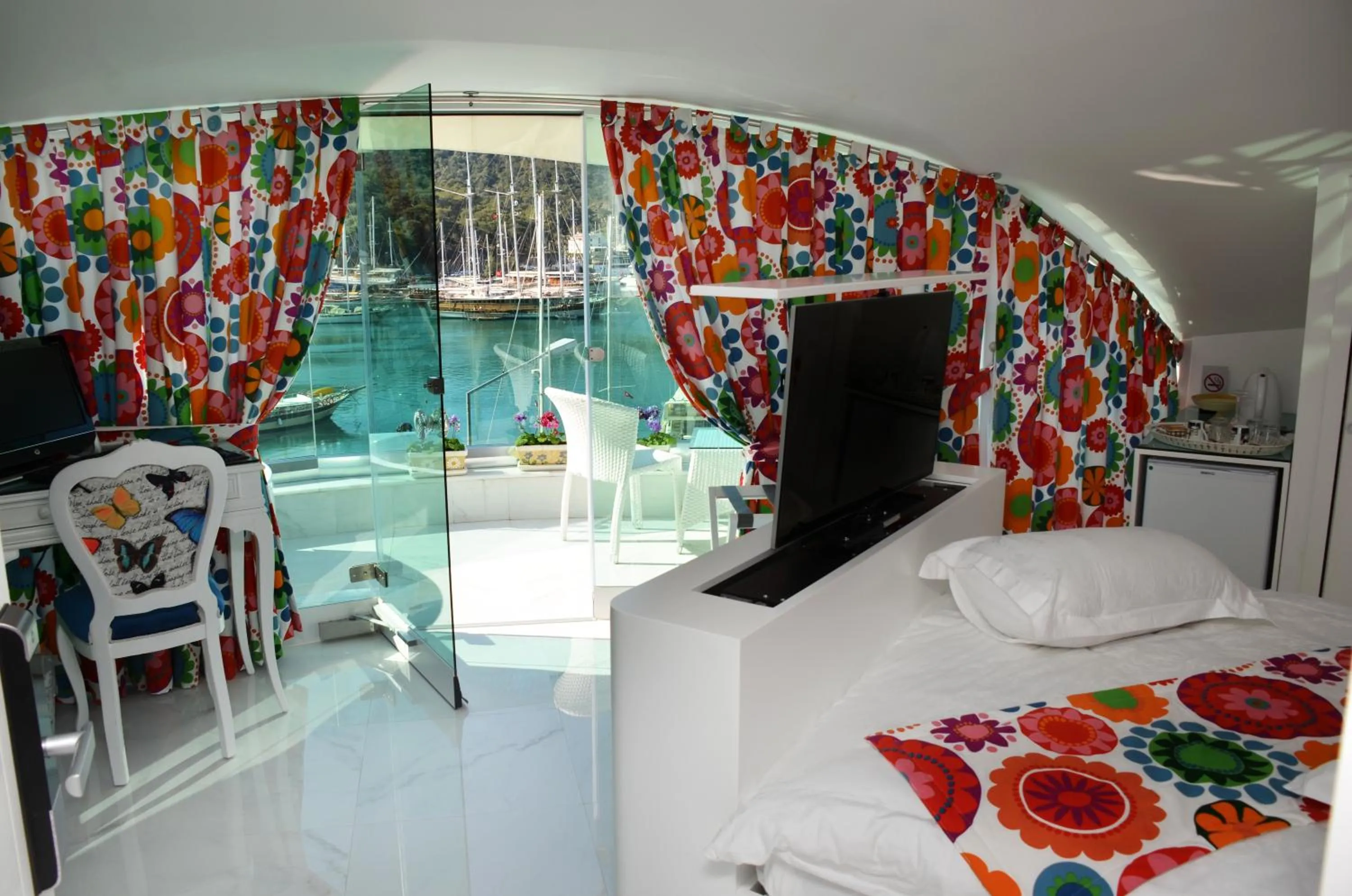 Decorative detail, Bed in Ata Park Hotel